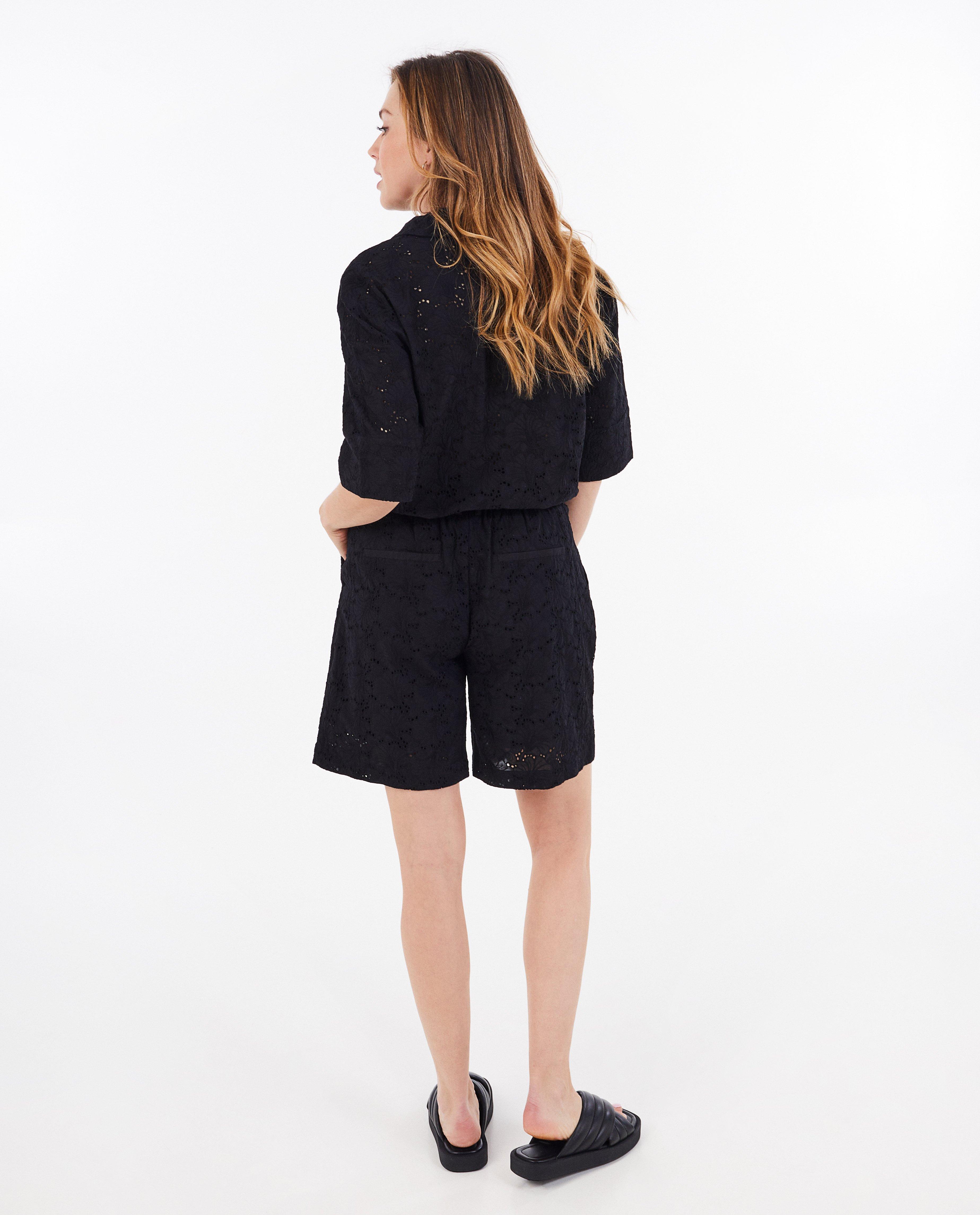 Shorten - Short met broderie anglaise