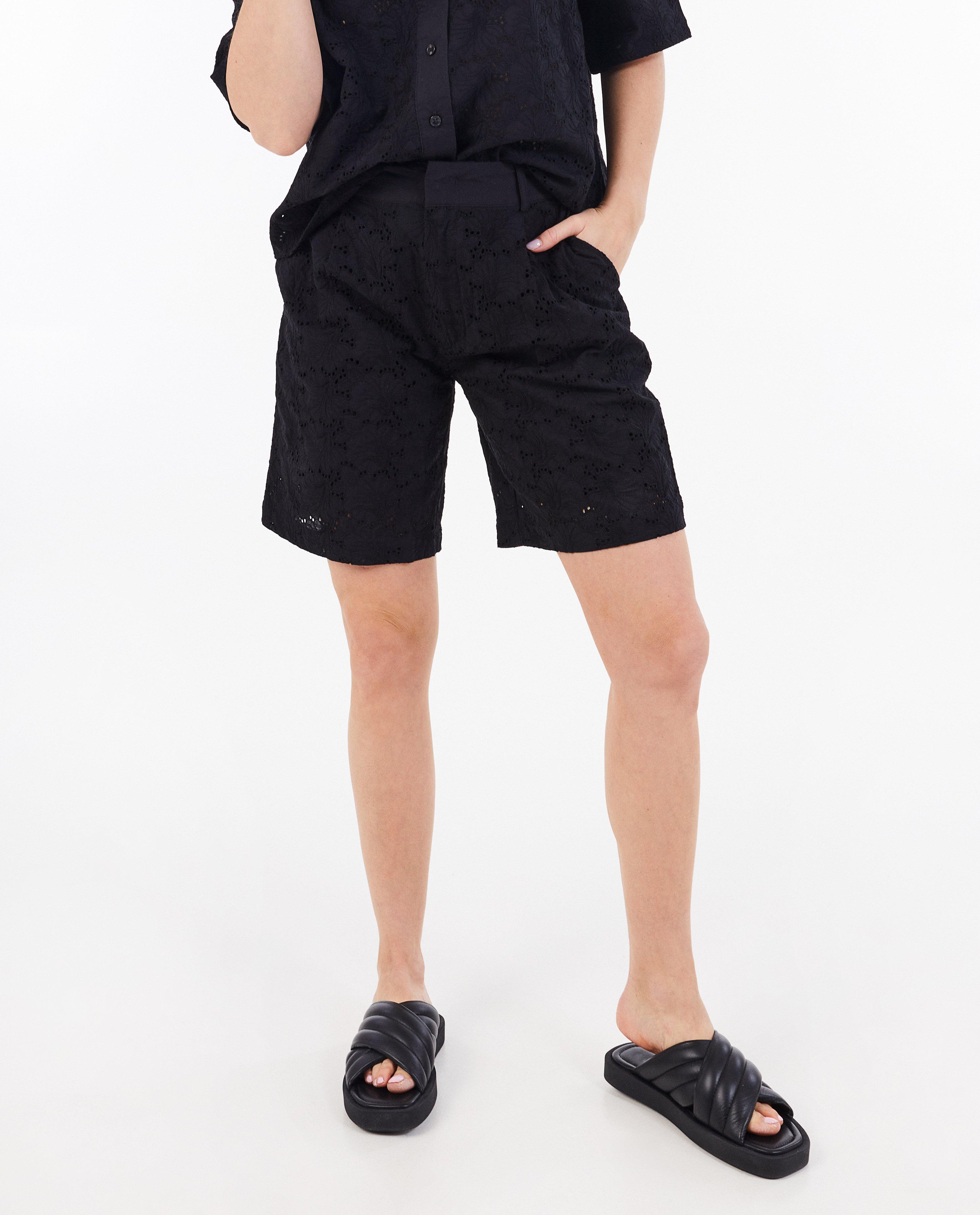 Shorten - Short met broderie anglaise