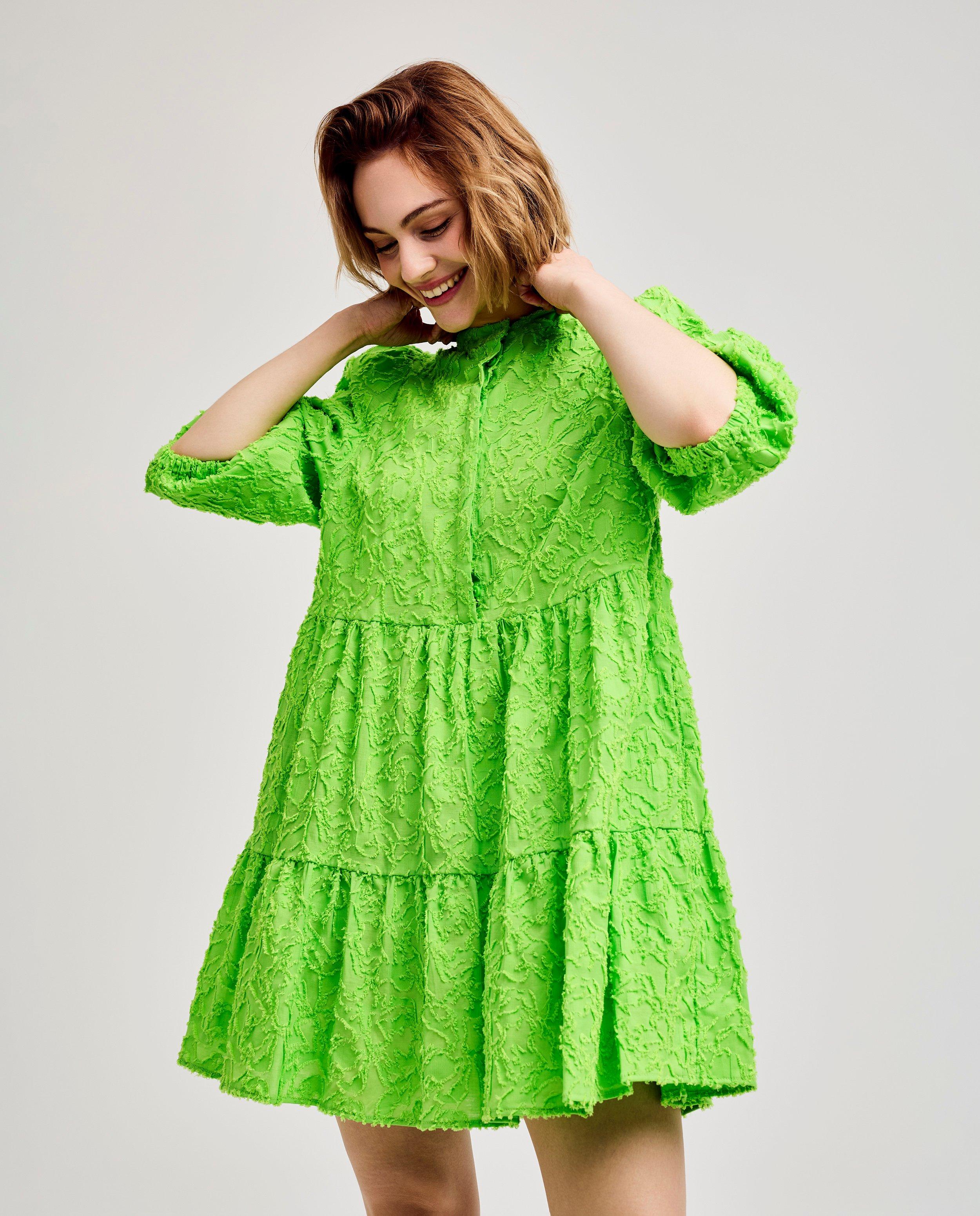 Robes - Robe verte avec texture fleurie