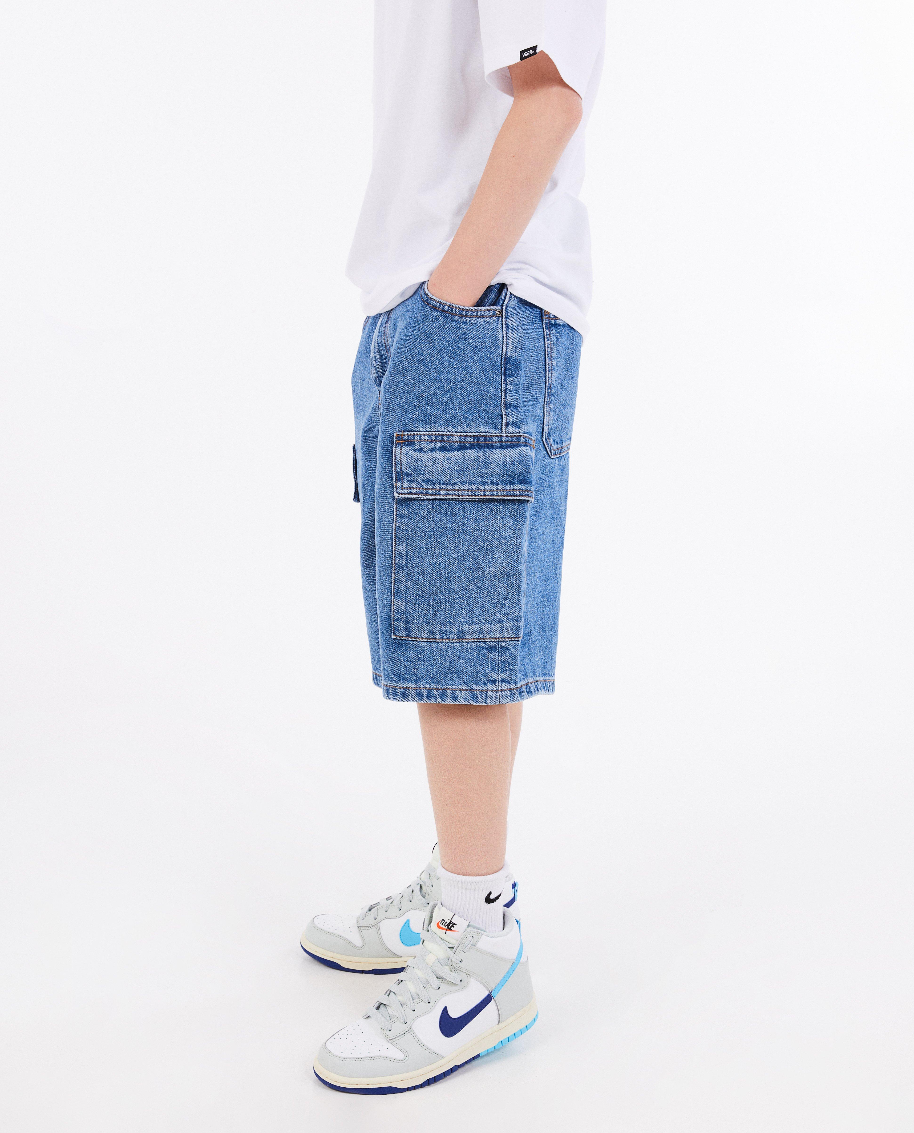 Shorts - Short en jeans bleu, coupe skater
