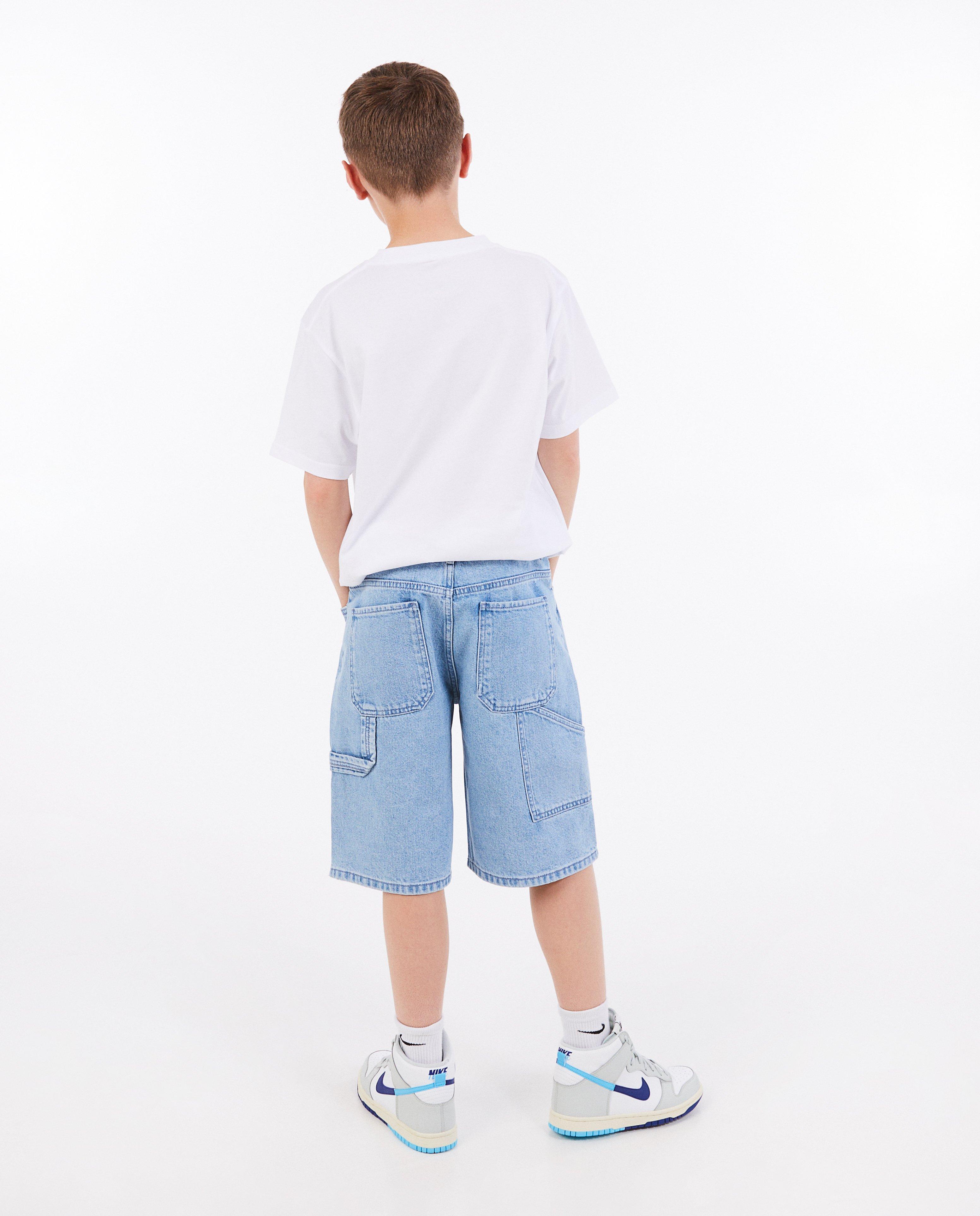 Short en jeans bleu clair, coupe skater - D&eacute;tails du produit - bleu clair - image num&eacute;ro 2