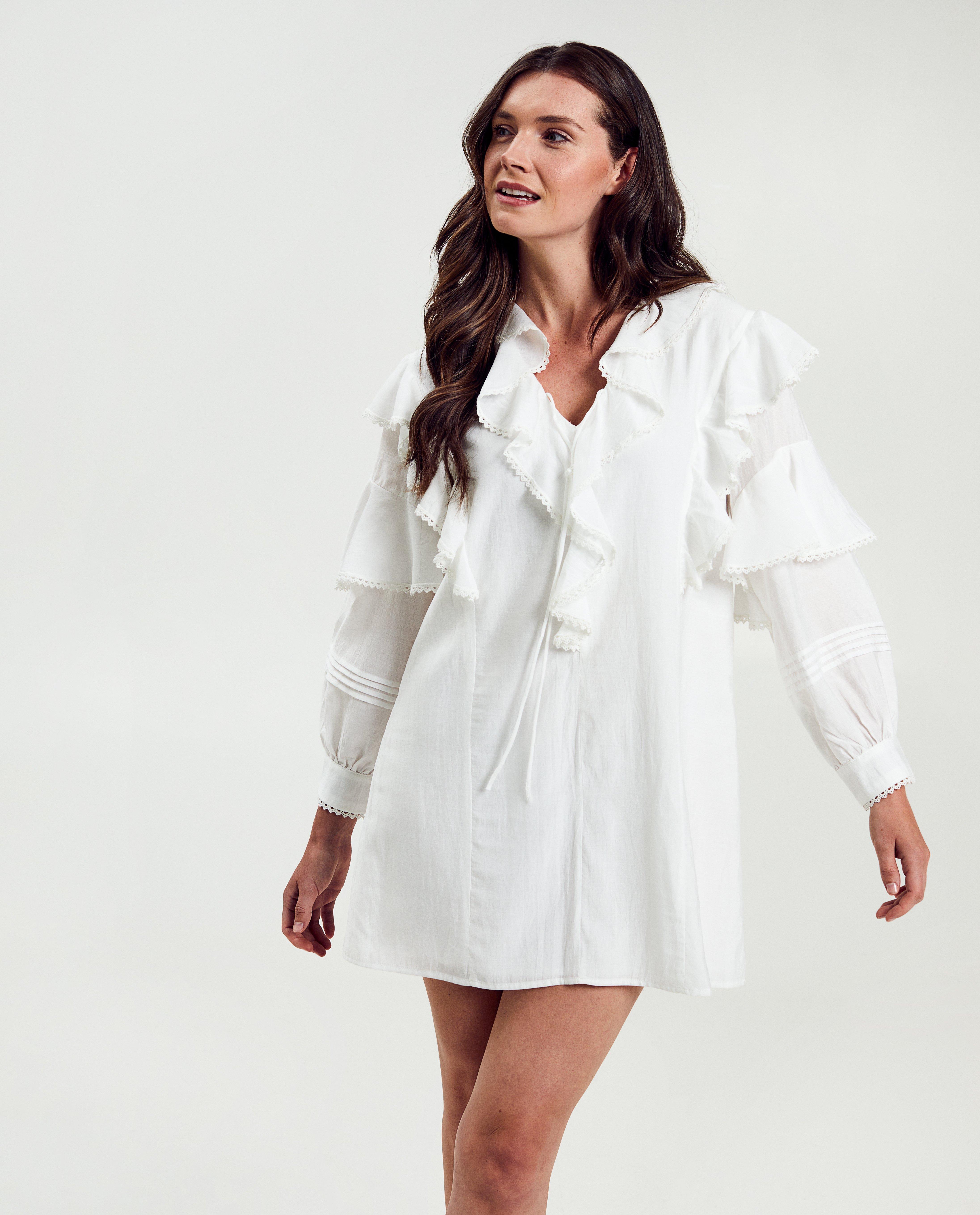 Robes - Robe blanche avec de la dentelle