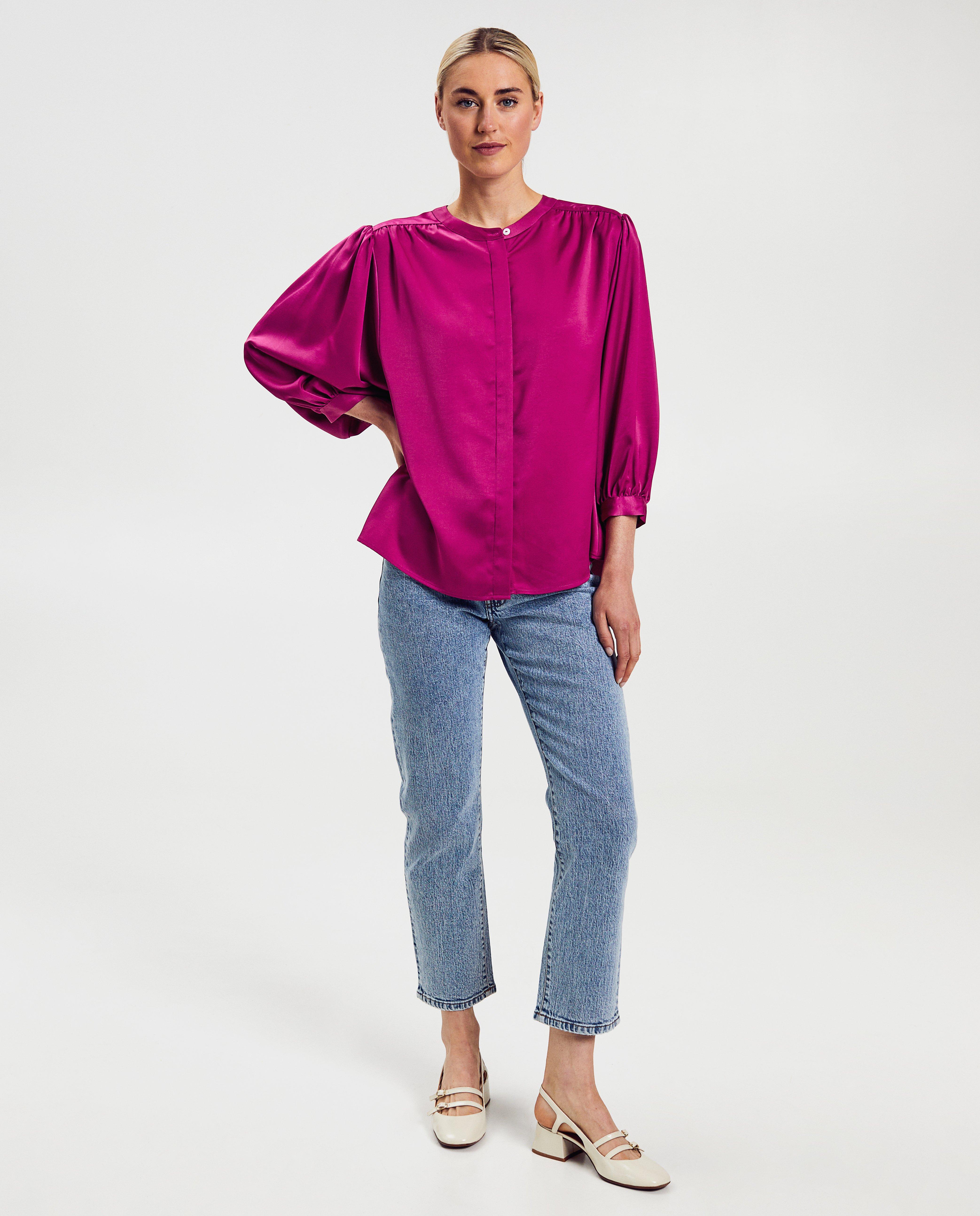 Satijnen blouse met vlindermouwen - Product Detail - felroze - afbeelding nummer 2