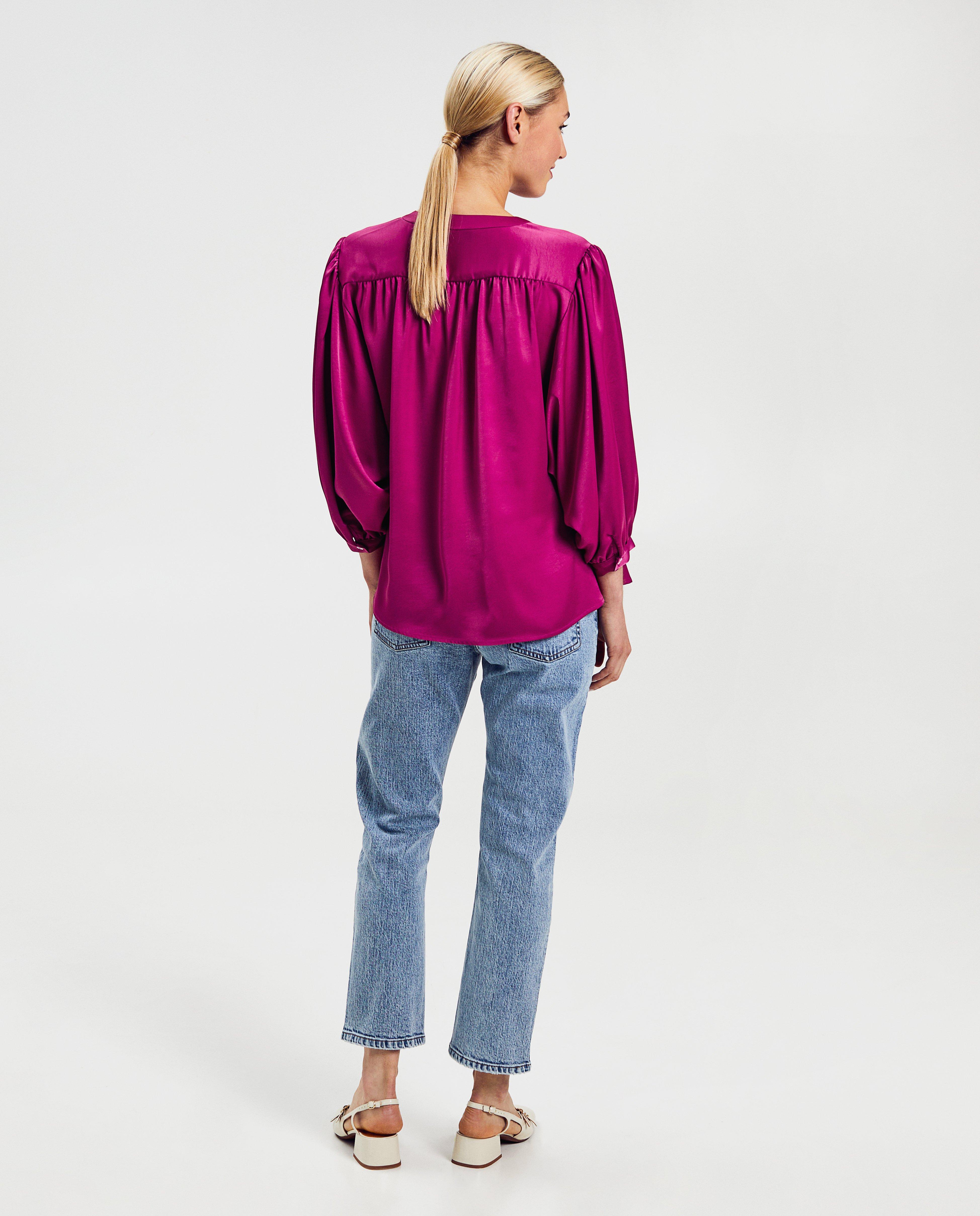 Satijnen blouse met vlindermouwen - Product Detail - felroze - afbeelding nummer 3