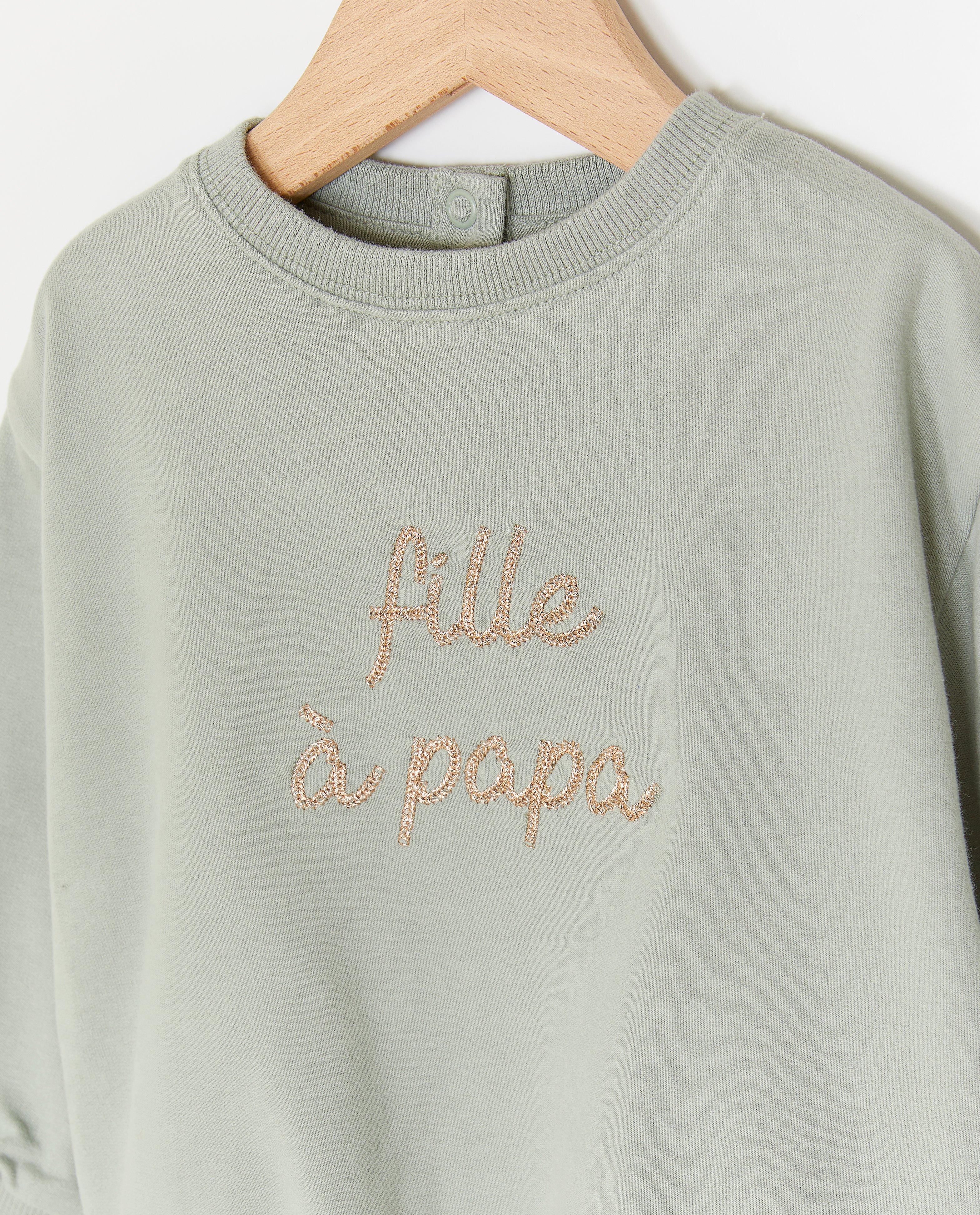 Sweat avec une inscription brod&eacute;e, Fille &agrave; papa - D&eacute;tails du produit - gris - image num&eacute;ro 3