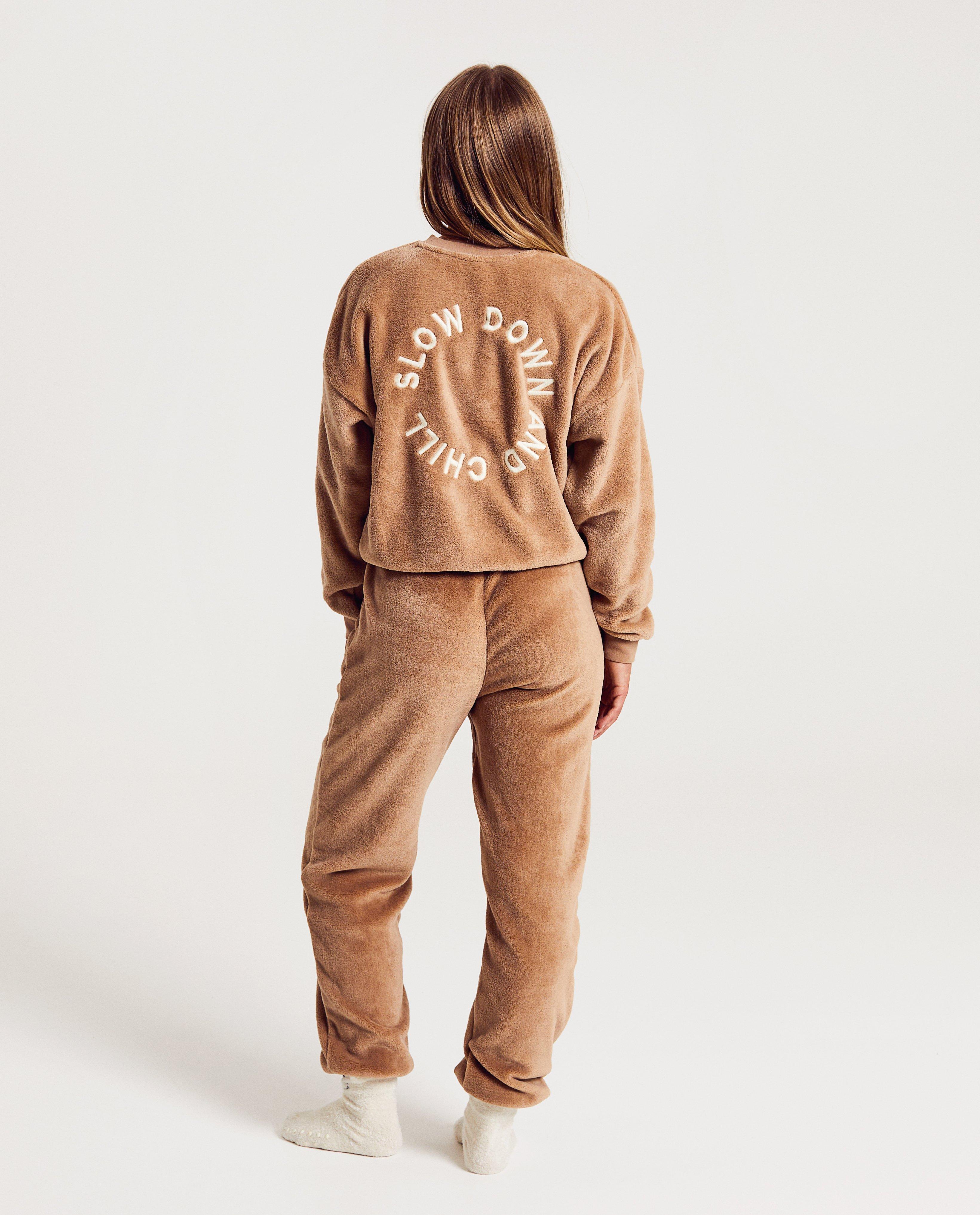 Nachtkleding - Teddy pyjama met geborduurd opschrift