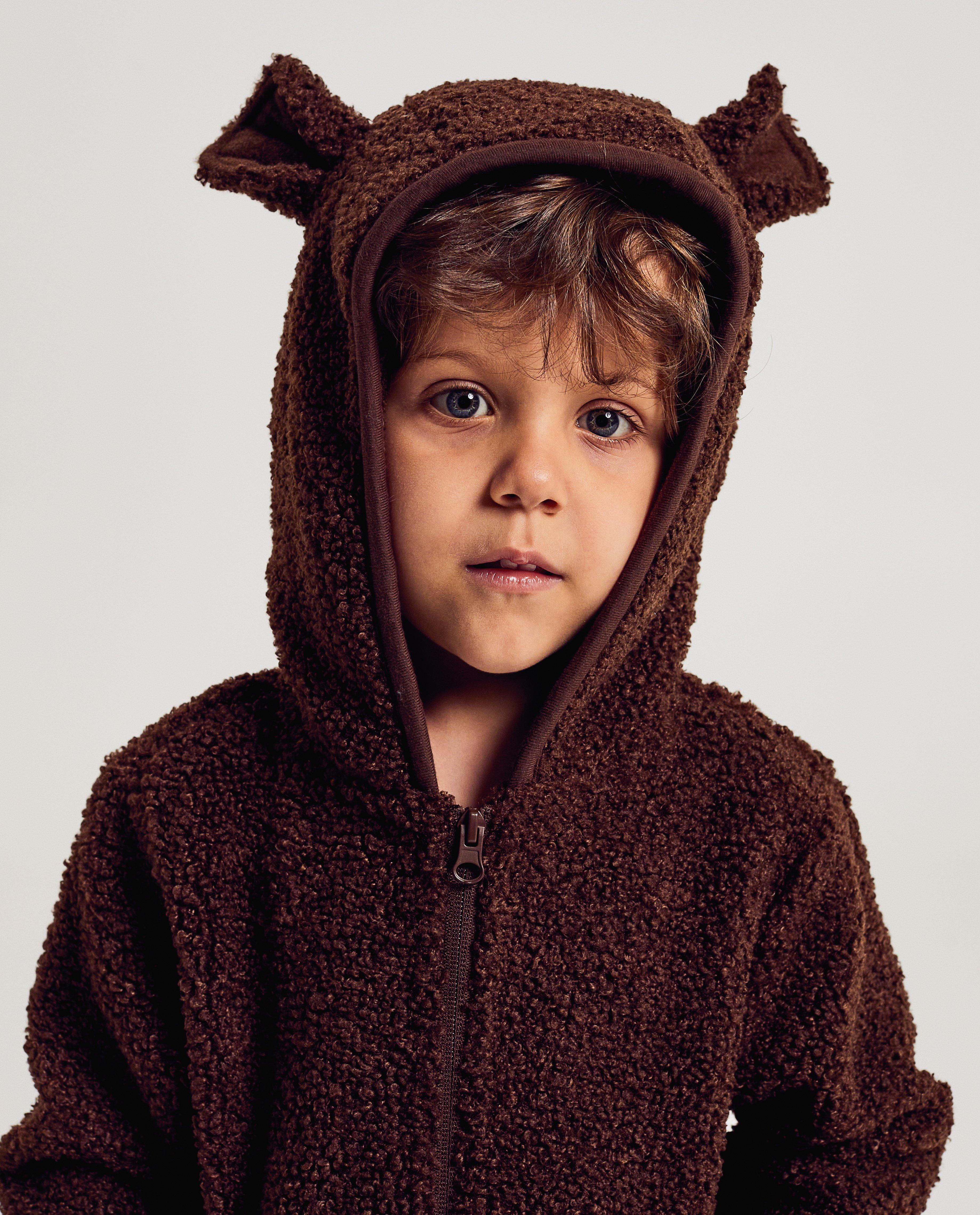 Combinaison ourson en peluche de polyester 100&nbsp;% recycl&eacute; - D&eacute;tails du produit - brun - image num&eacute;ro 4
