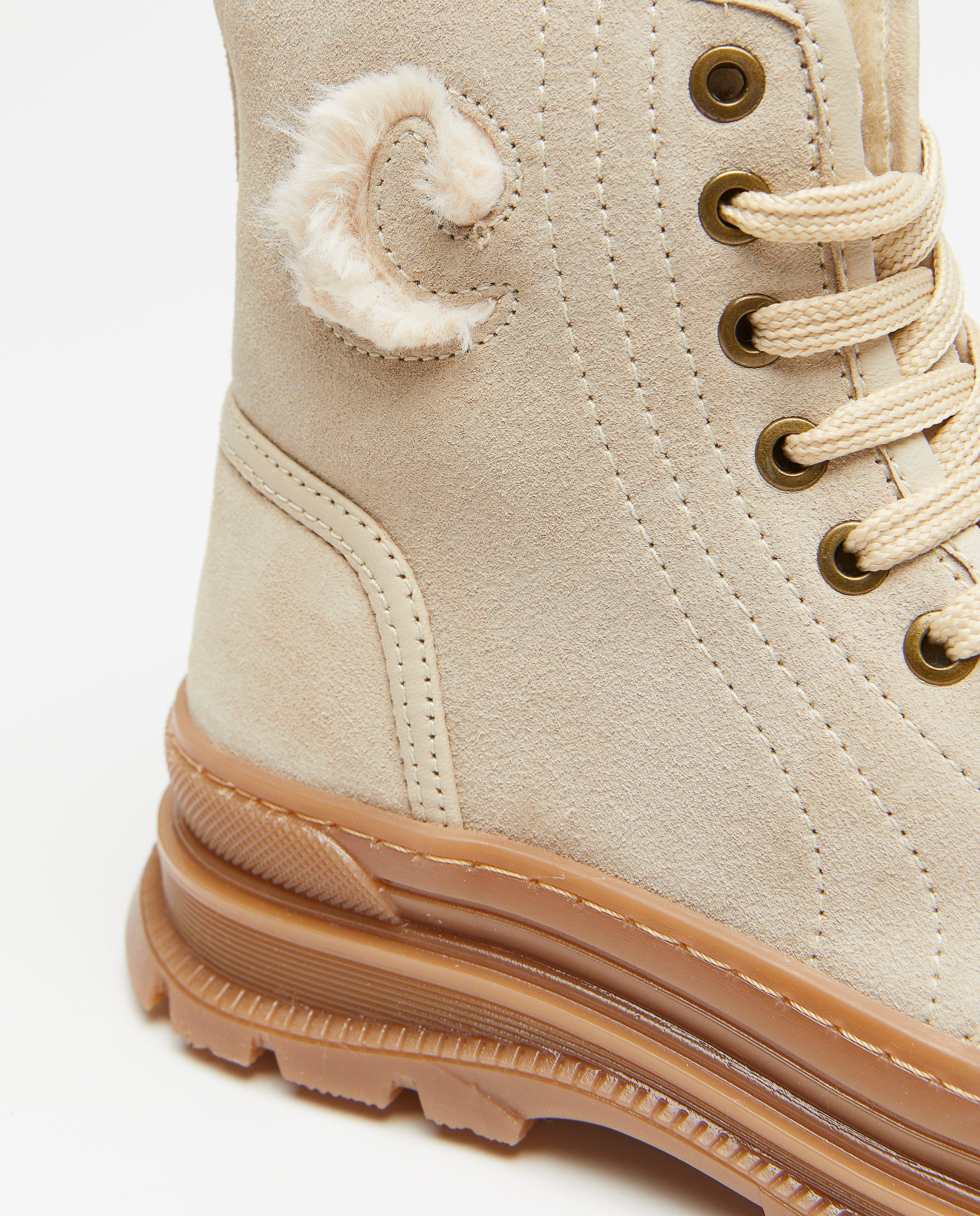 Schoenen - Beige veterboots met teddy voering, maat 31-40
