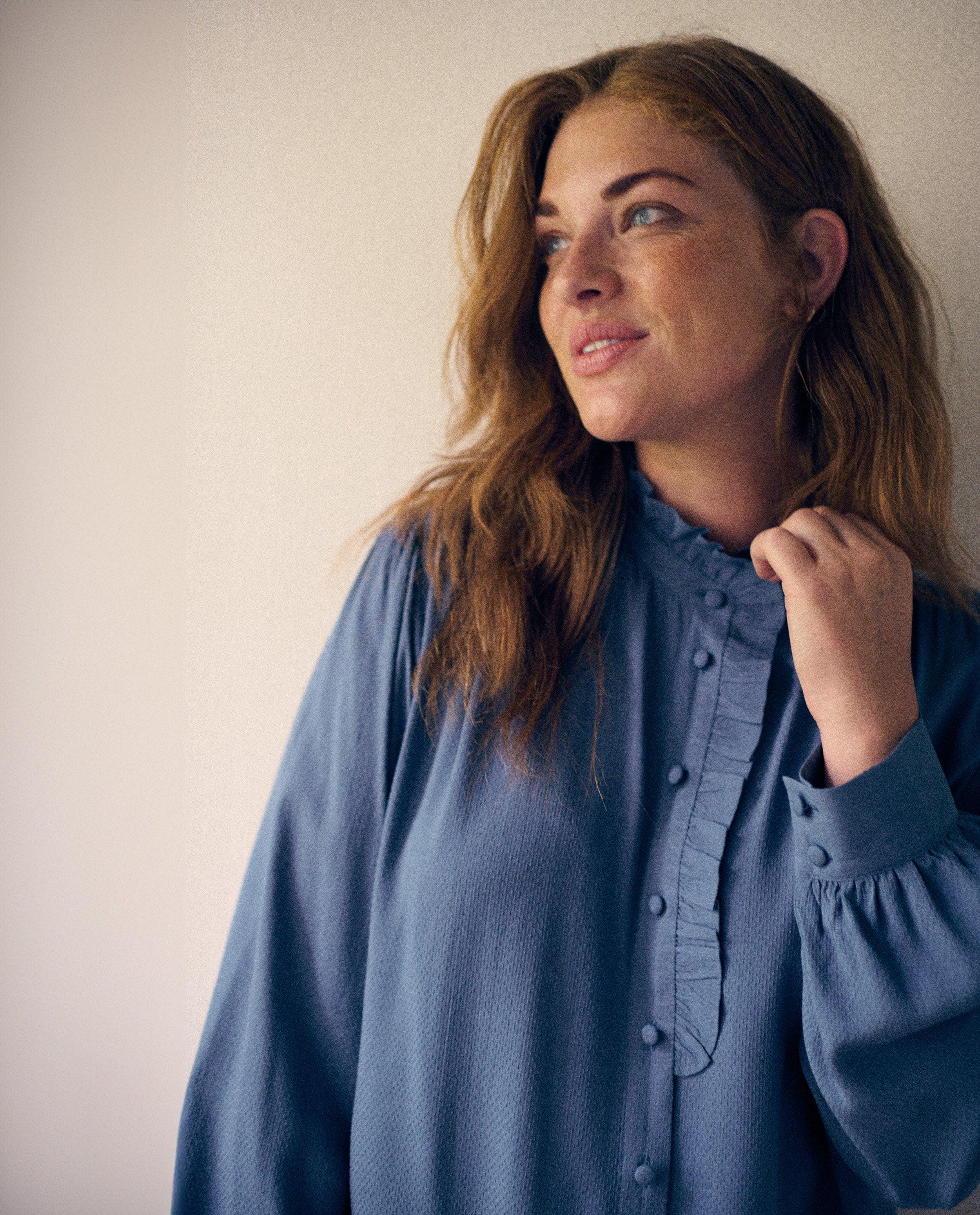 Blauwe blouse van LENZING™ ECOVERO™ Viscose