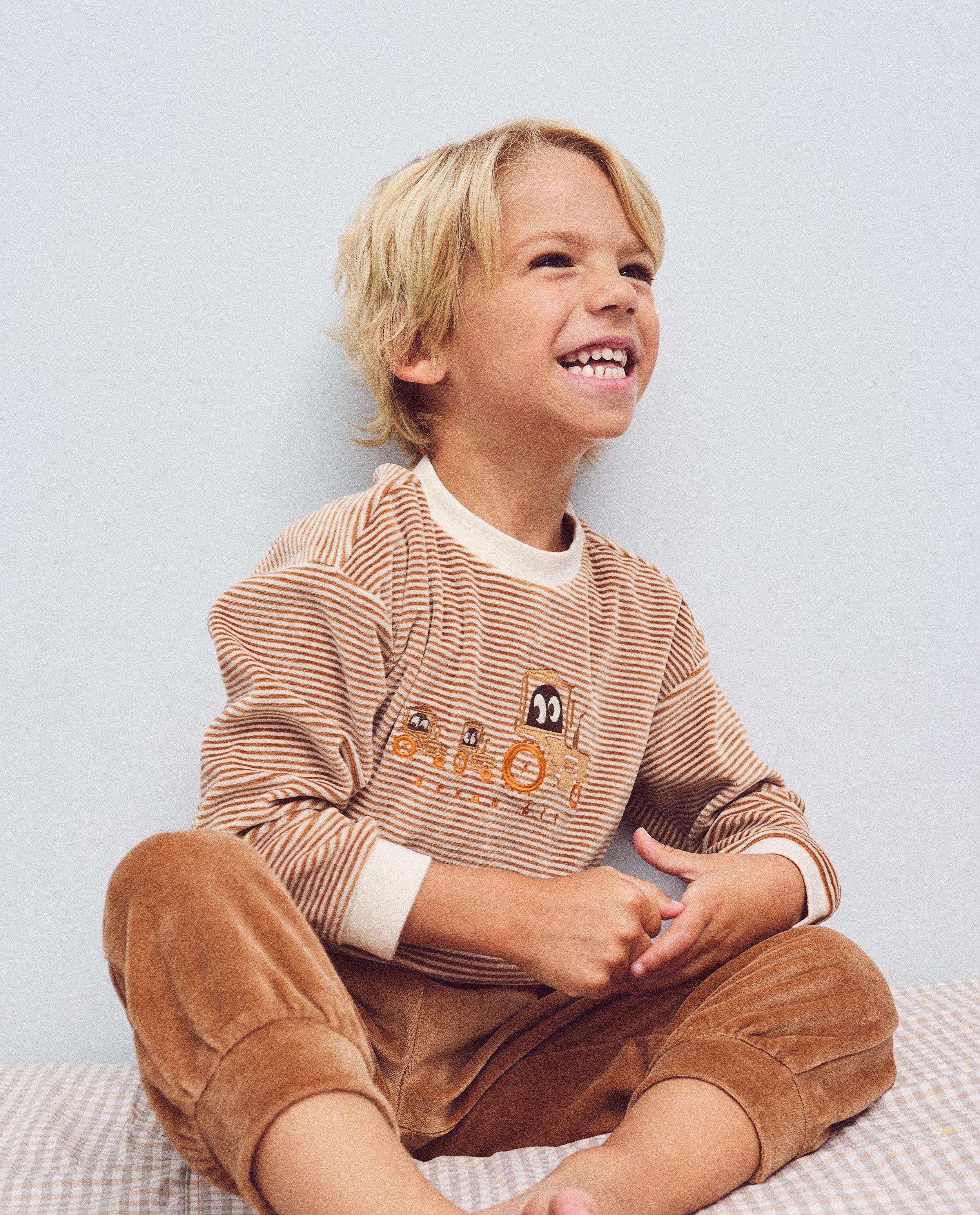 Nachtkleding - Fluwelen pyjama met geborduurde tractor