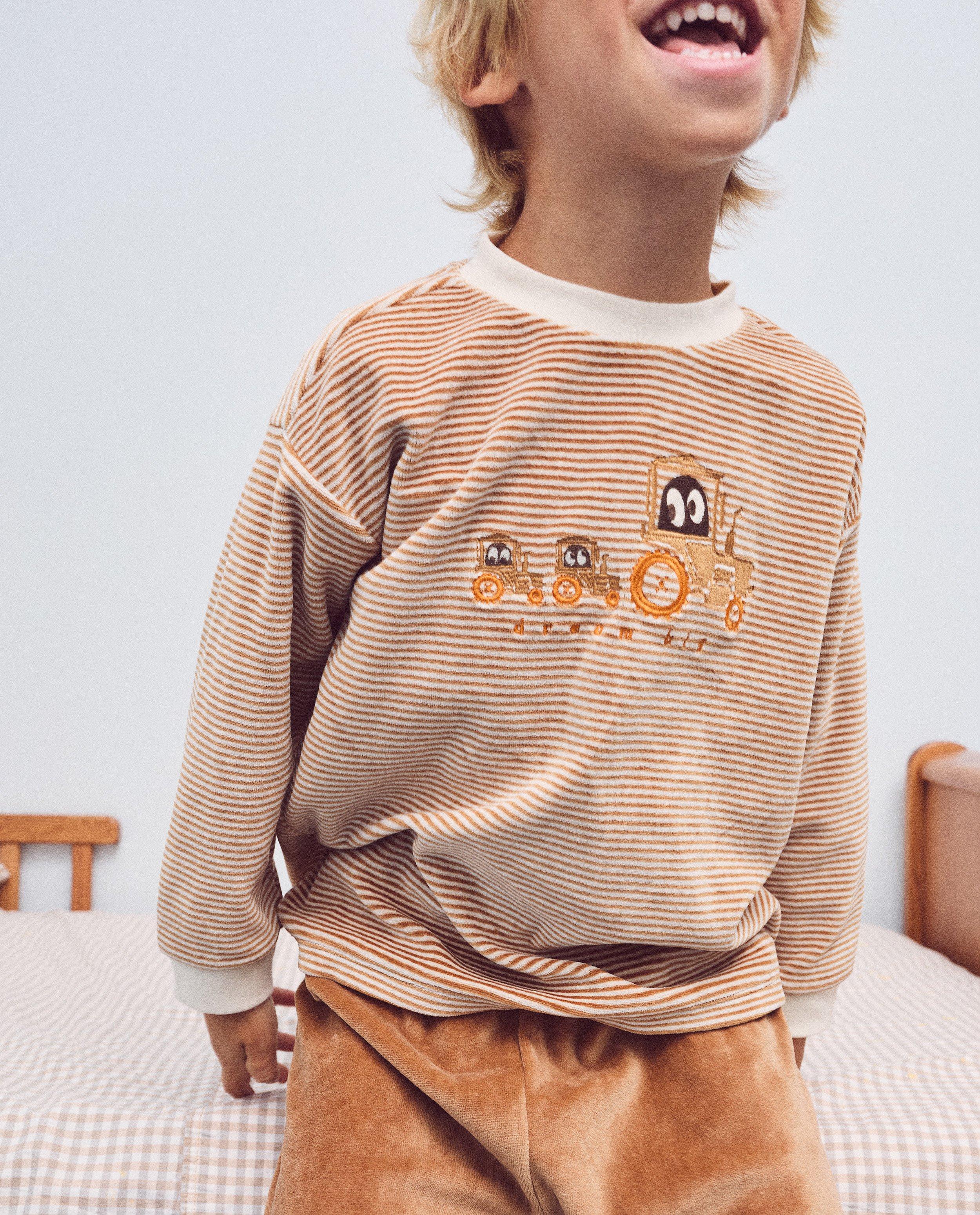 Nachtkleding - Fluwelen pyjama met geborduurde tractor