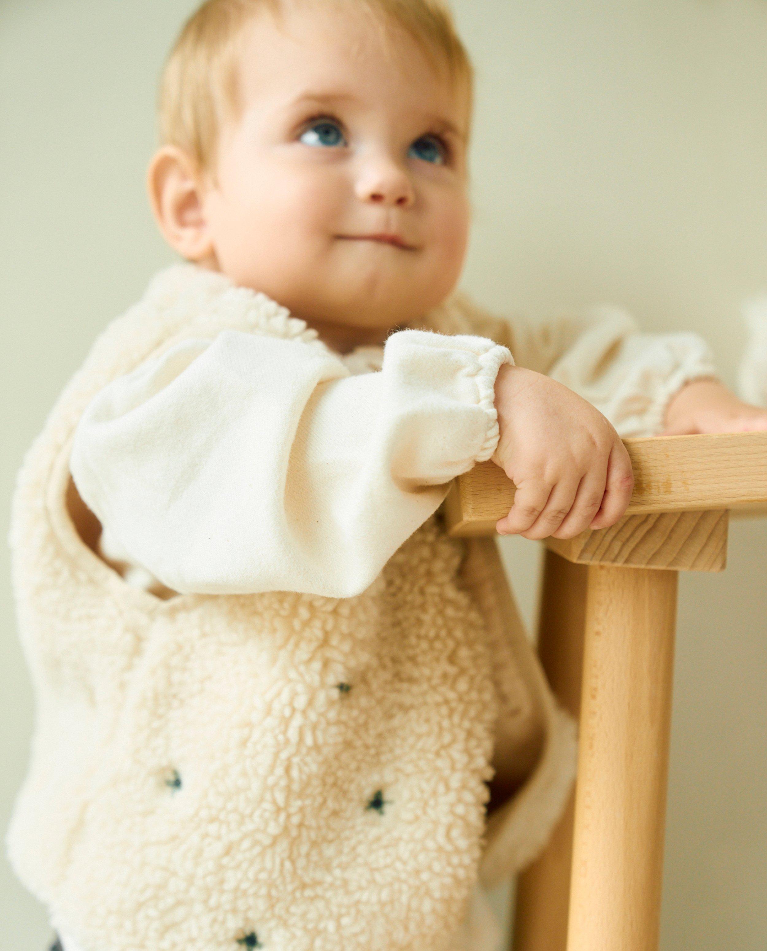 Teddy vest met geborduurde bloemen - Product Detail - lichtbeige - afbeelding nummer 1