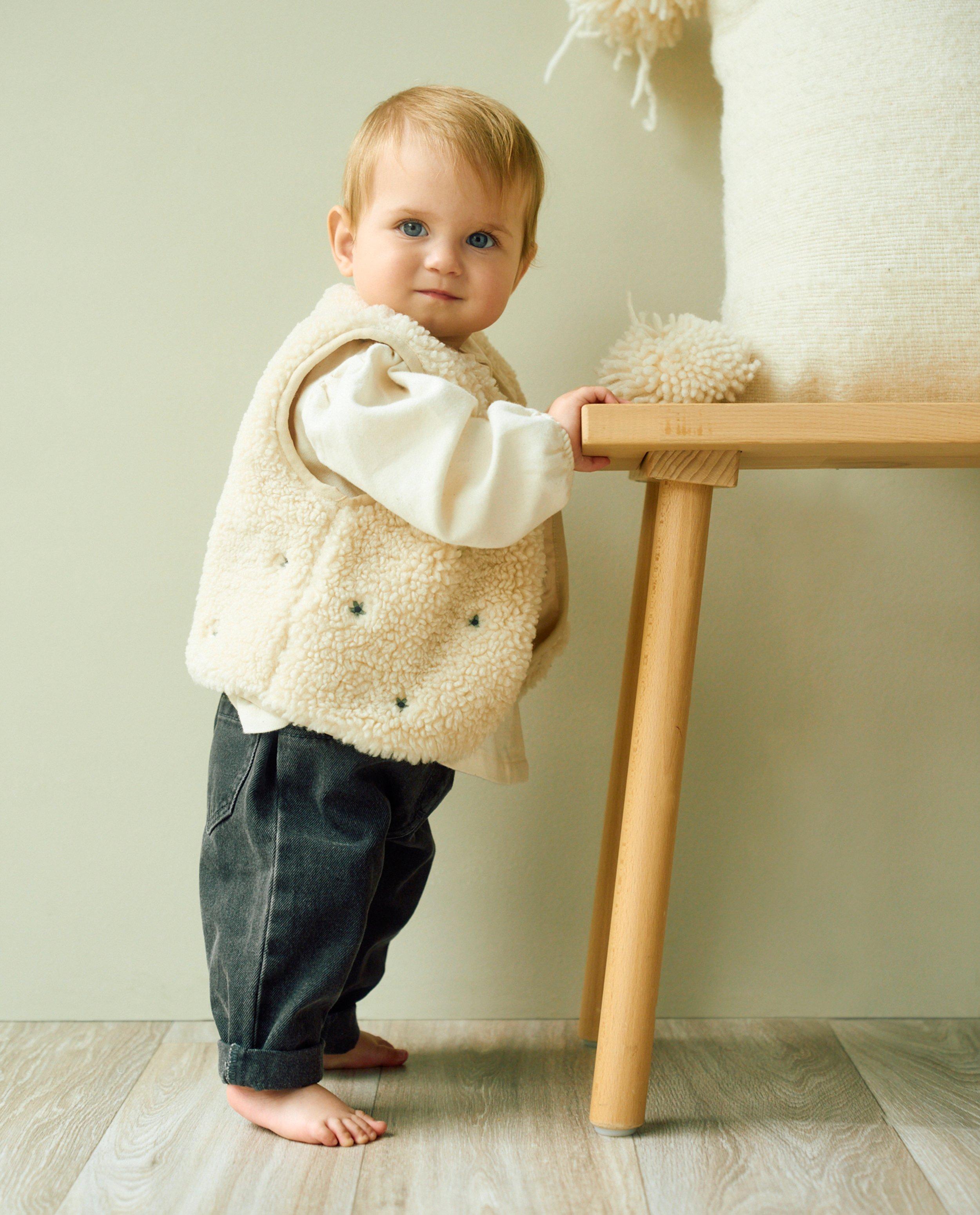 Teddy vest met geborduurde bloemen - Product Detail - lichtbeige - afbeelding nummer 3