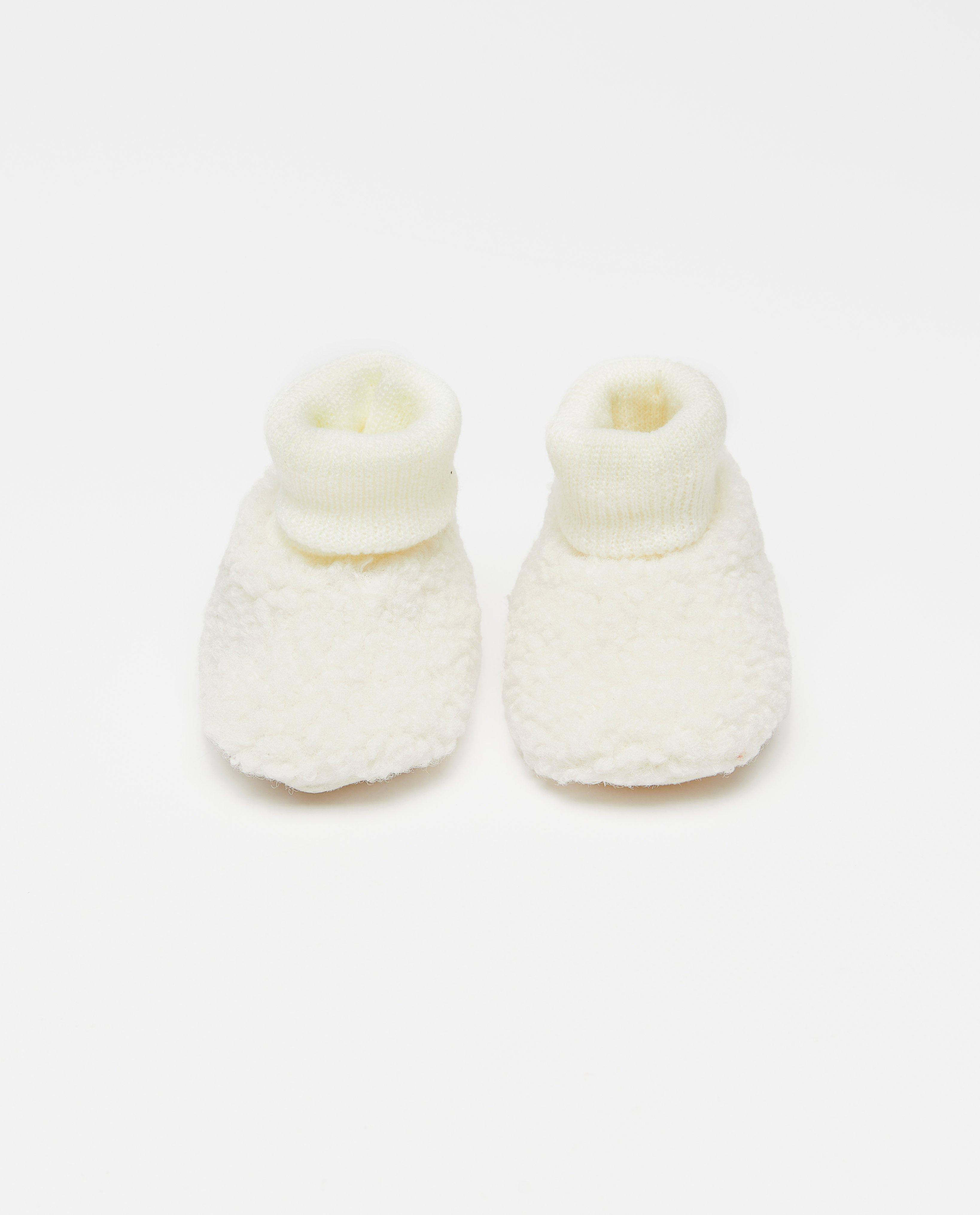 Pantoufles avec antid&eacute;rapants pour b&eacute;b&eacute;s - D&eacute;tails du produit - blanc - image num&eacute;ro 1
