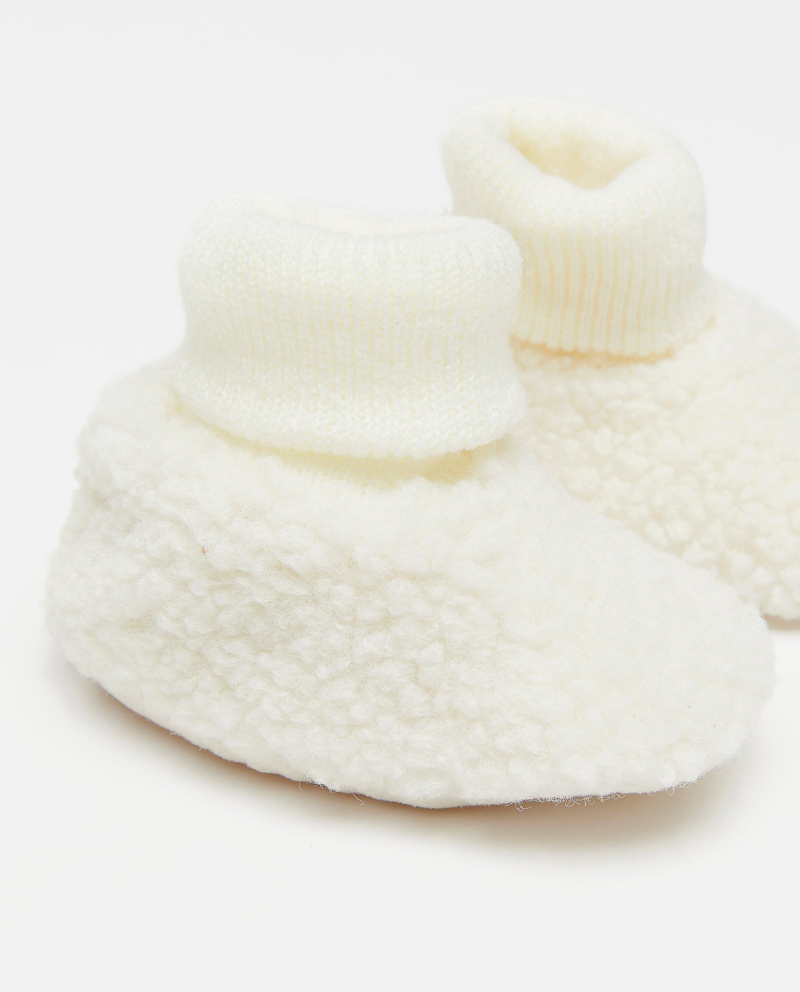 Pantoufles avec antid&eacute;rapants pour b&eacute;b&eacute;s - D&eacute;tails du produit - blanc - image num&eacute;ro 2