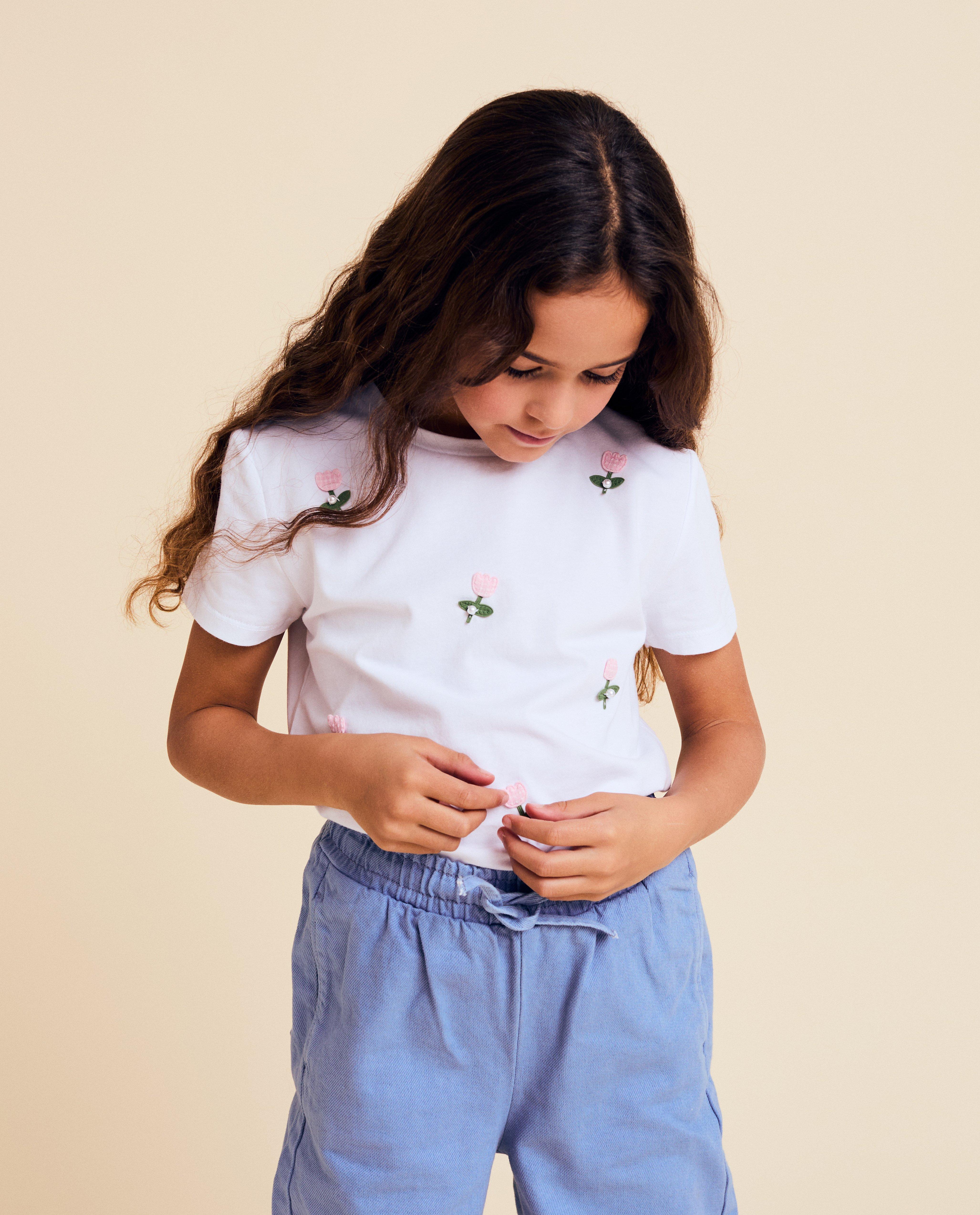 T-shirt met bloemen in reli&euml;f, Special occasions - Product Detail - wit - afbeelding nummer 4