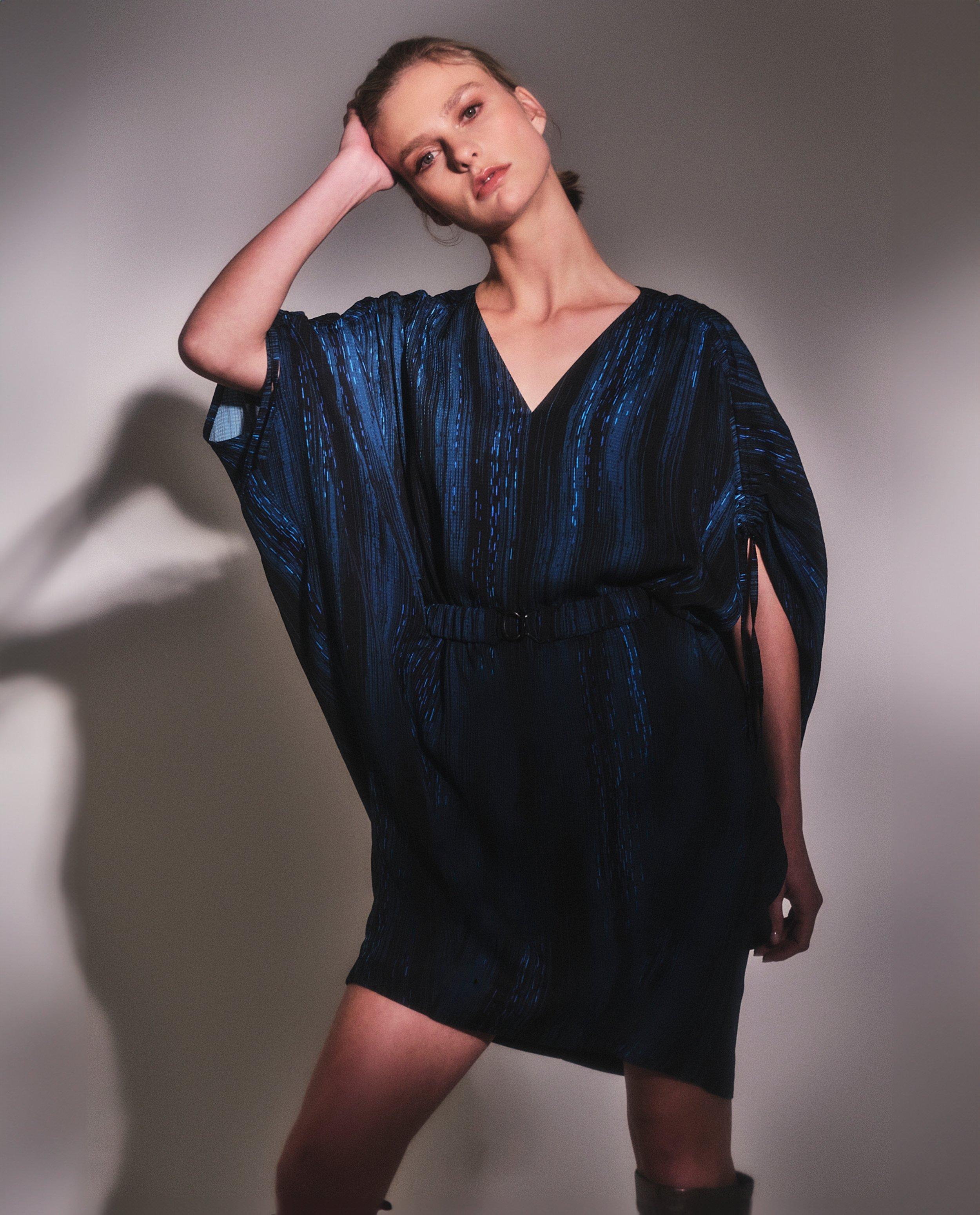 Jurk met print - Product Detail - zwart - afbeelding nummer 1