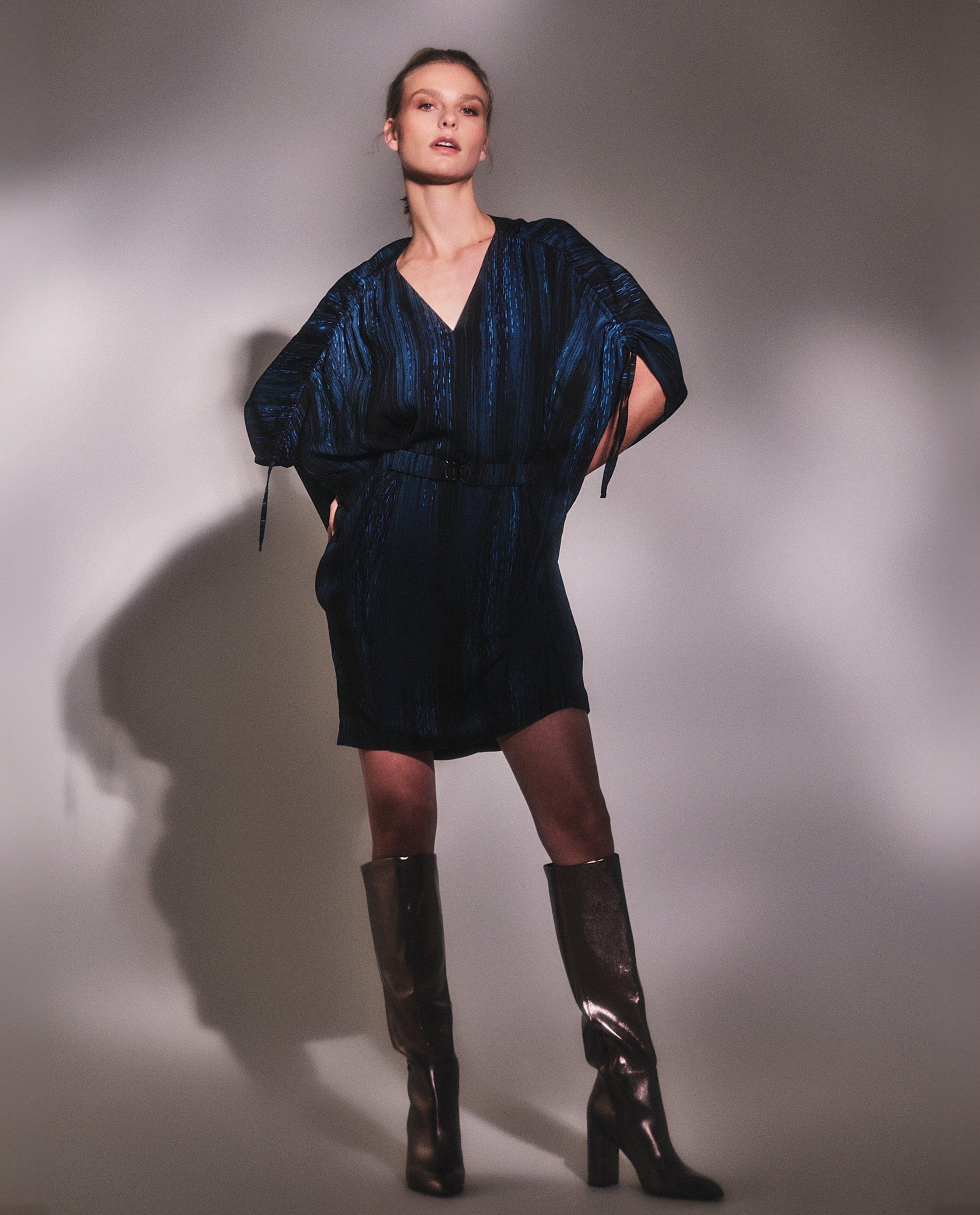 Jurk met print - Product Detail - zwart - afbeelding nummer 2