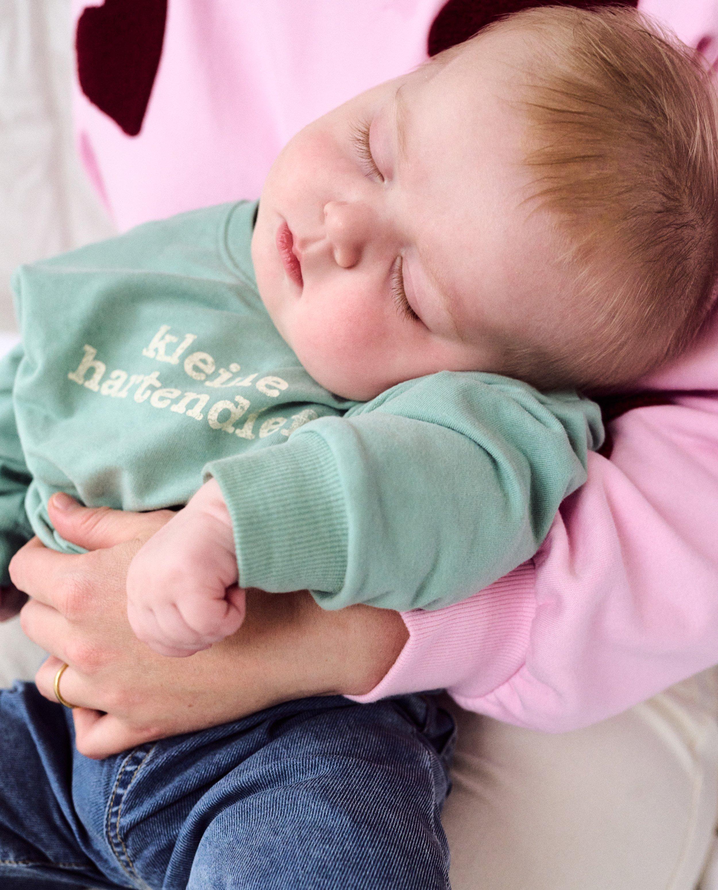 Sweaters - Blauwe sweater met backprint, Poppemie