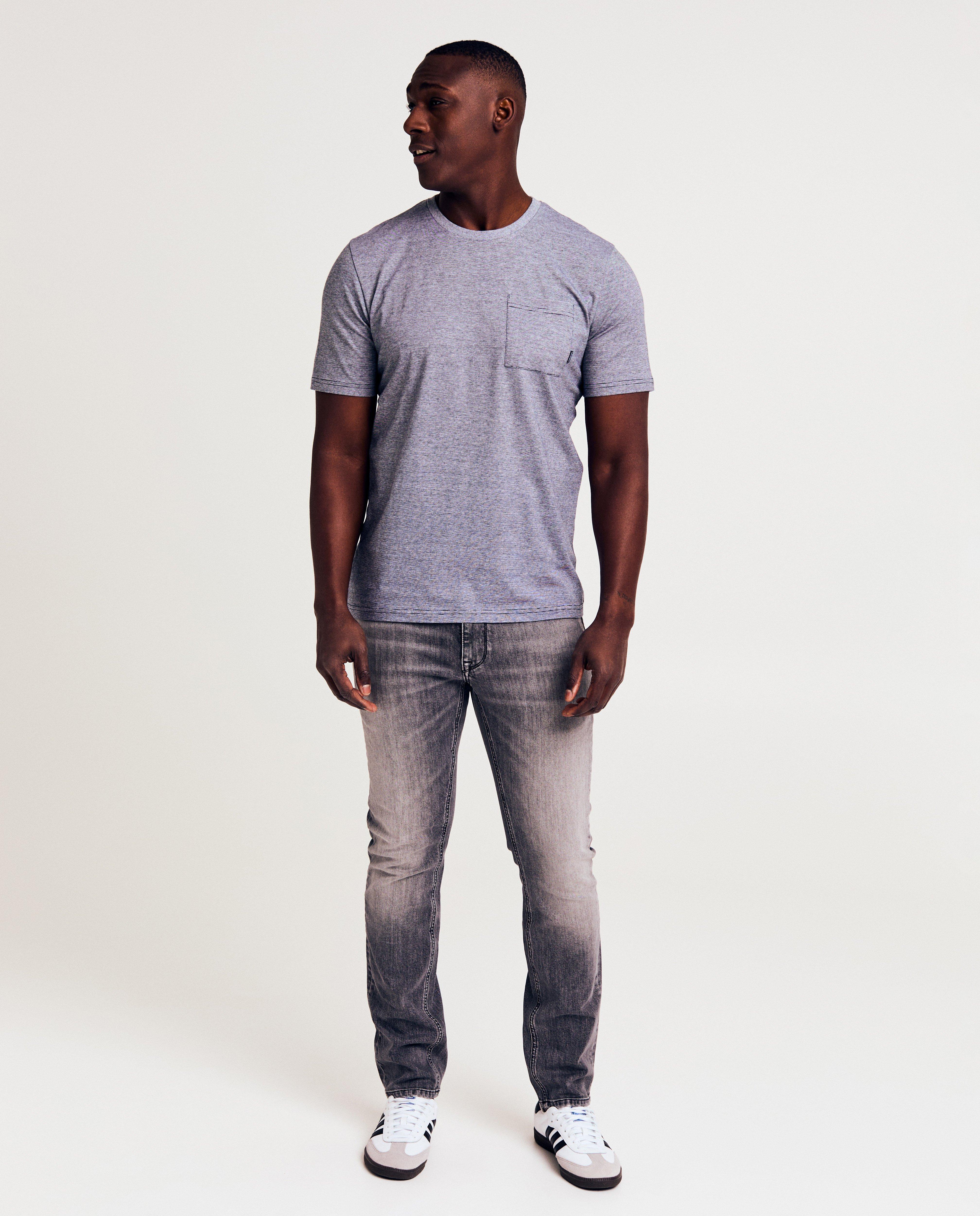 T-shirts - Lichtblauw T-shirt met fijne strepen
