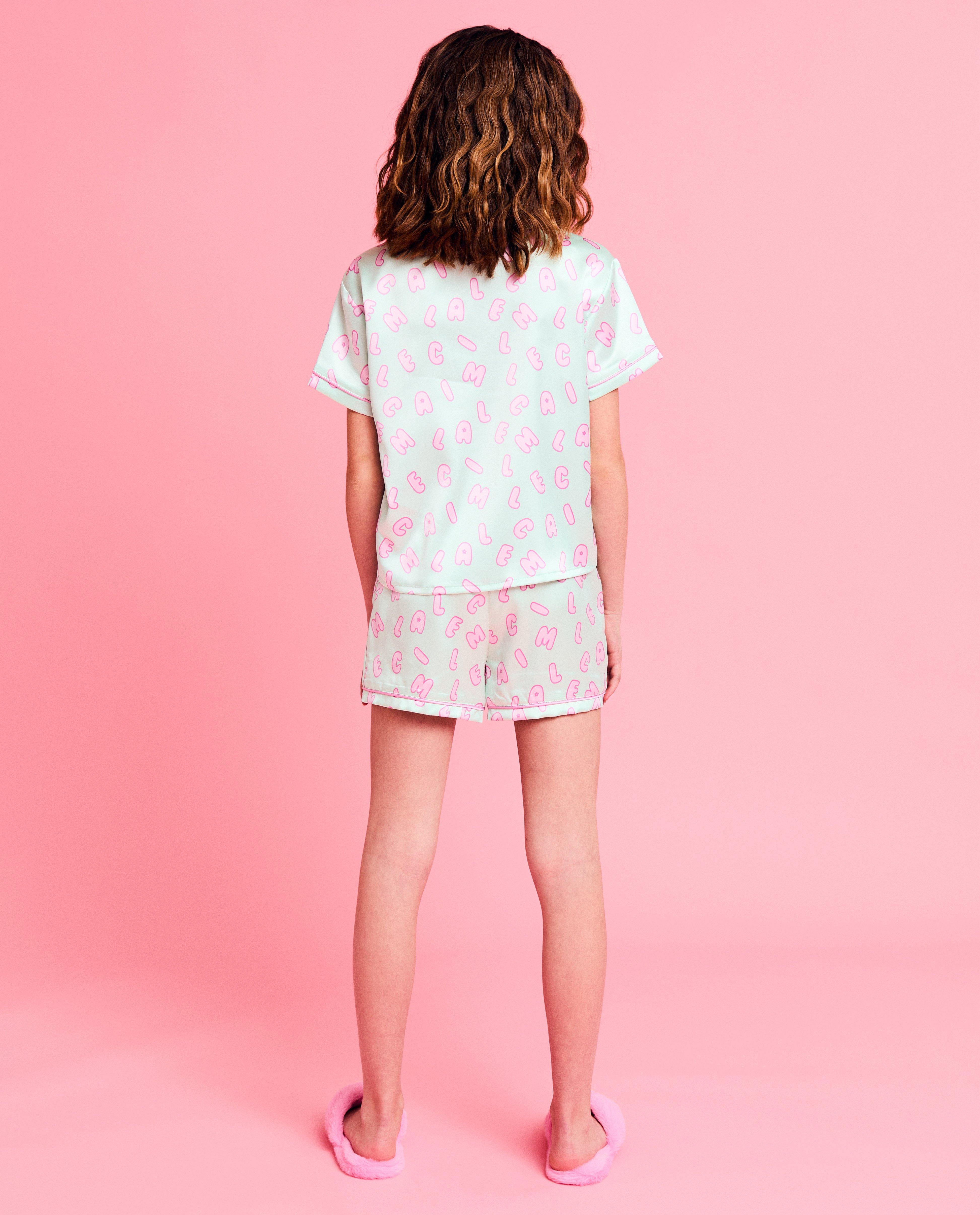 Nachtkleding - Satijnen pyjama met letterprint, 6-14 jaar