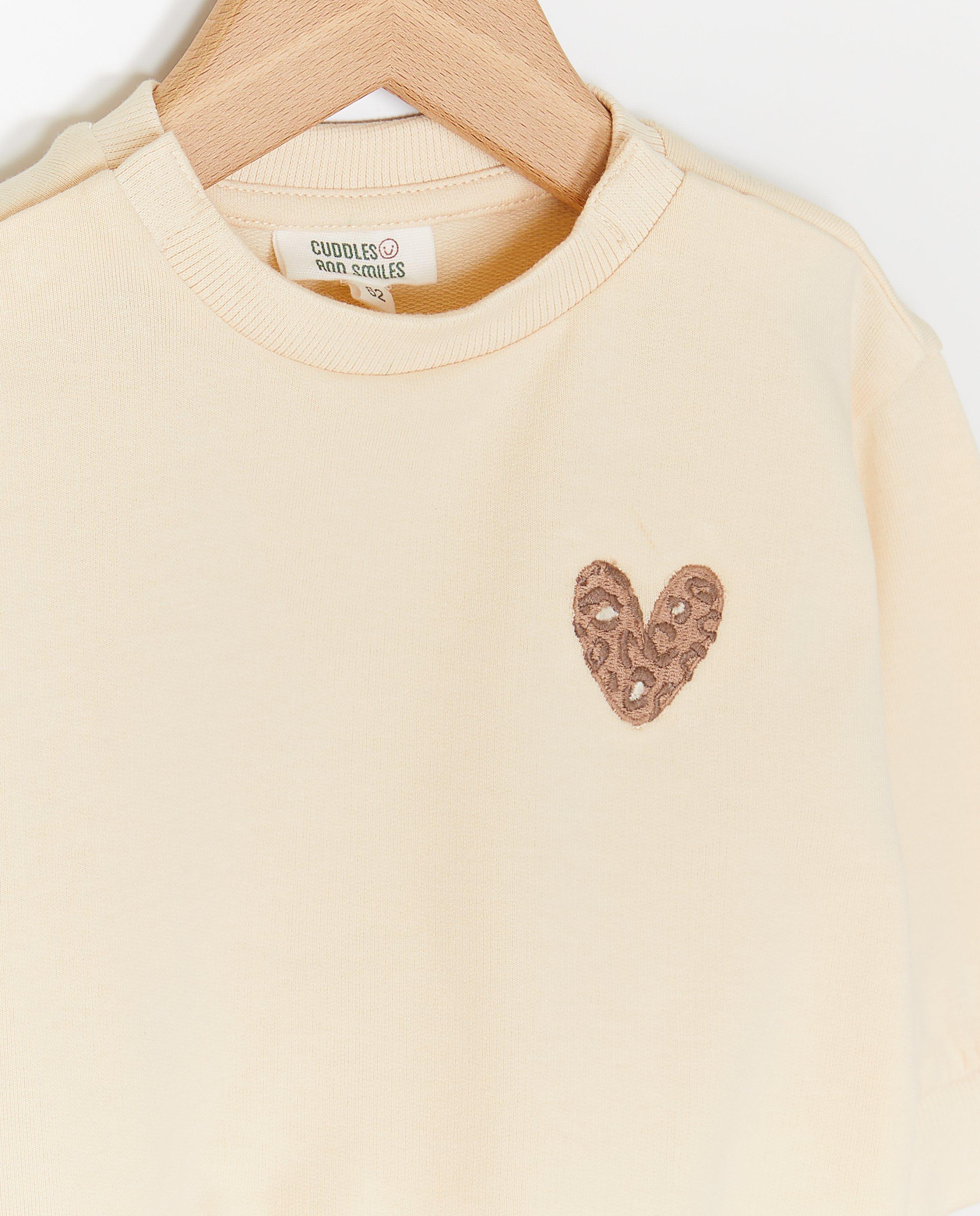 Sweaters - Sweater met geborduurd hartje