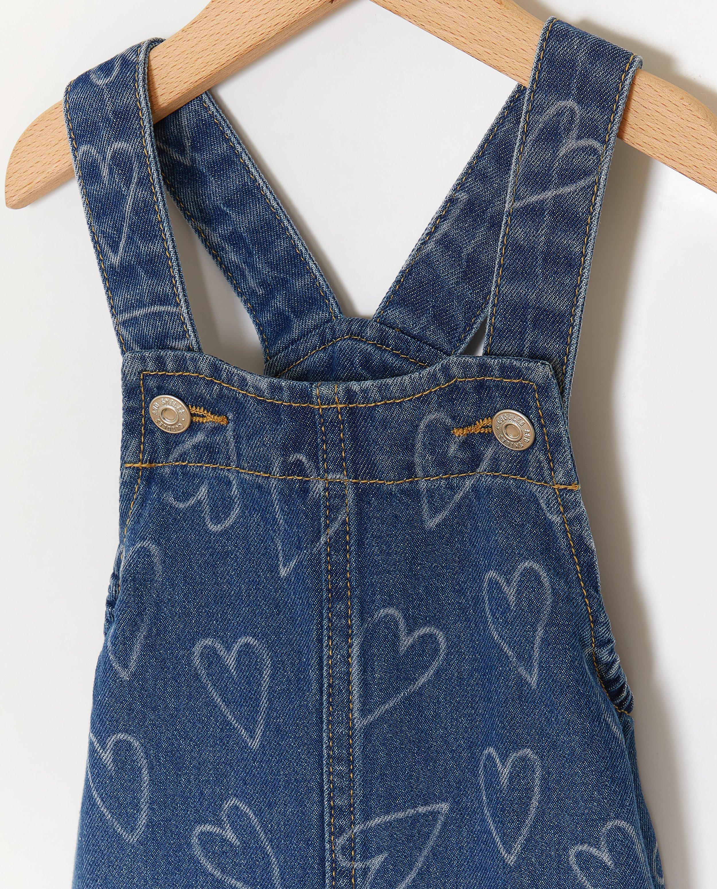 Kleedjes - Salopettejurk van jeans met hartjesprint