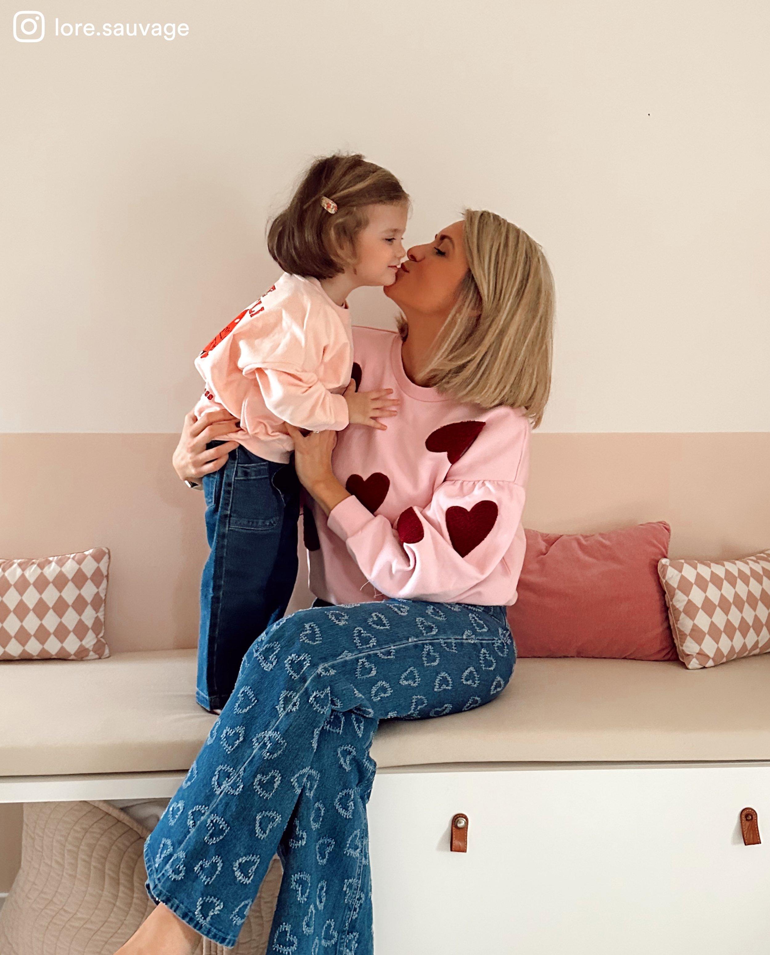 Jeans - Jeans bleu avec motif à petits cœurs, flared fit