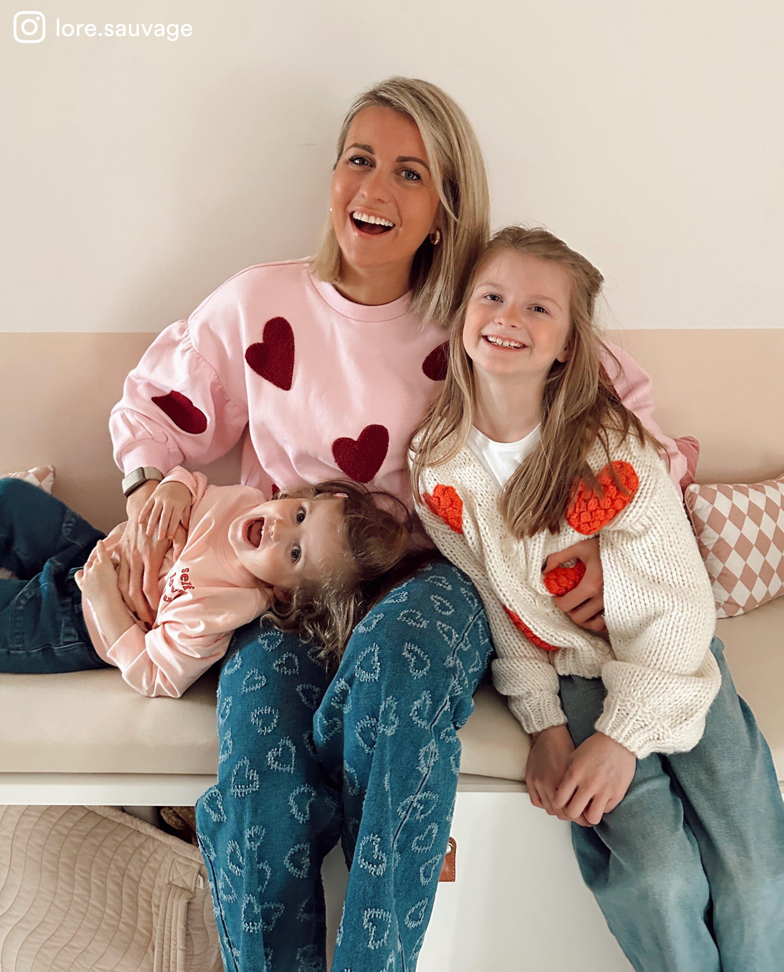 Sweaters - Sweater met bouclé hartjes