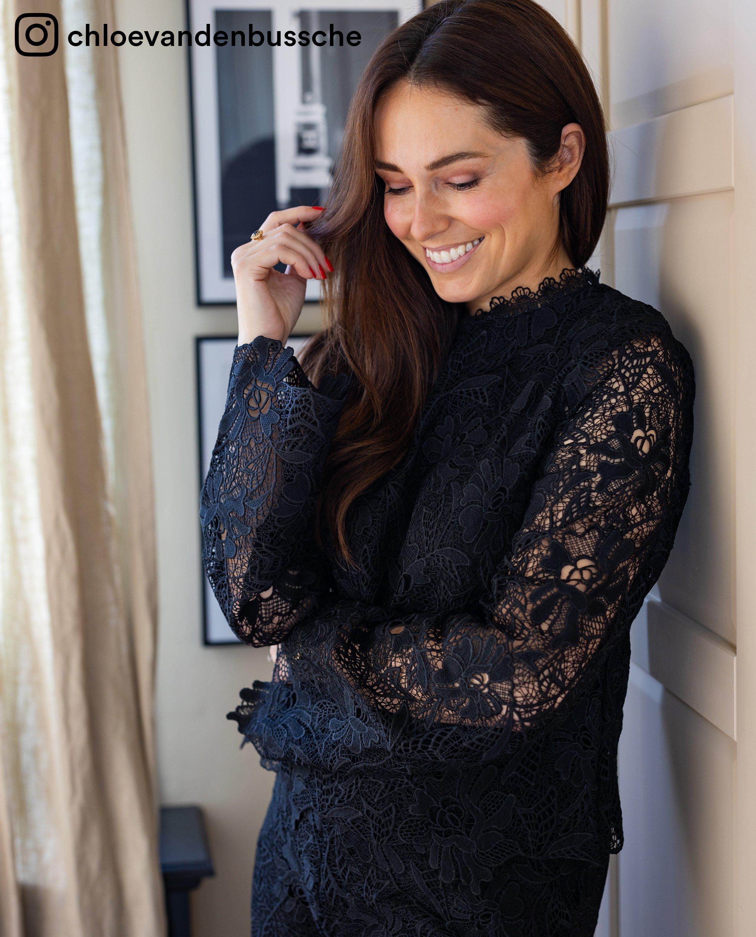 Blouse met kant - Product Detail - zwart - afbeelding nummer 1