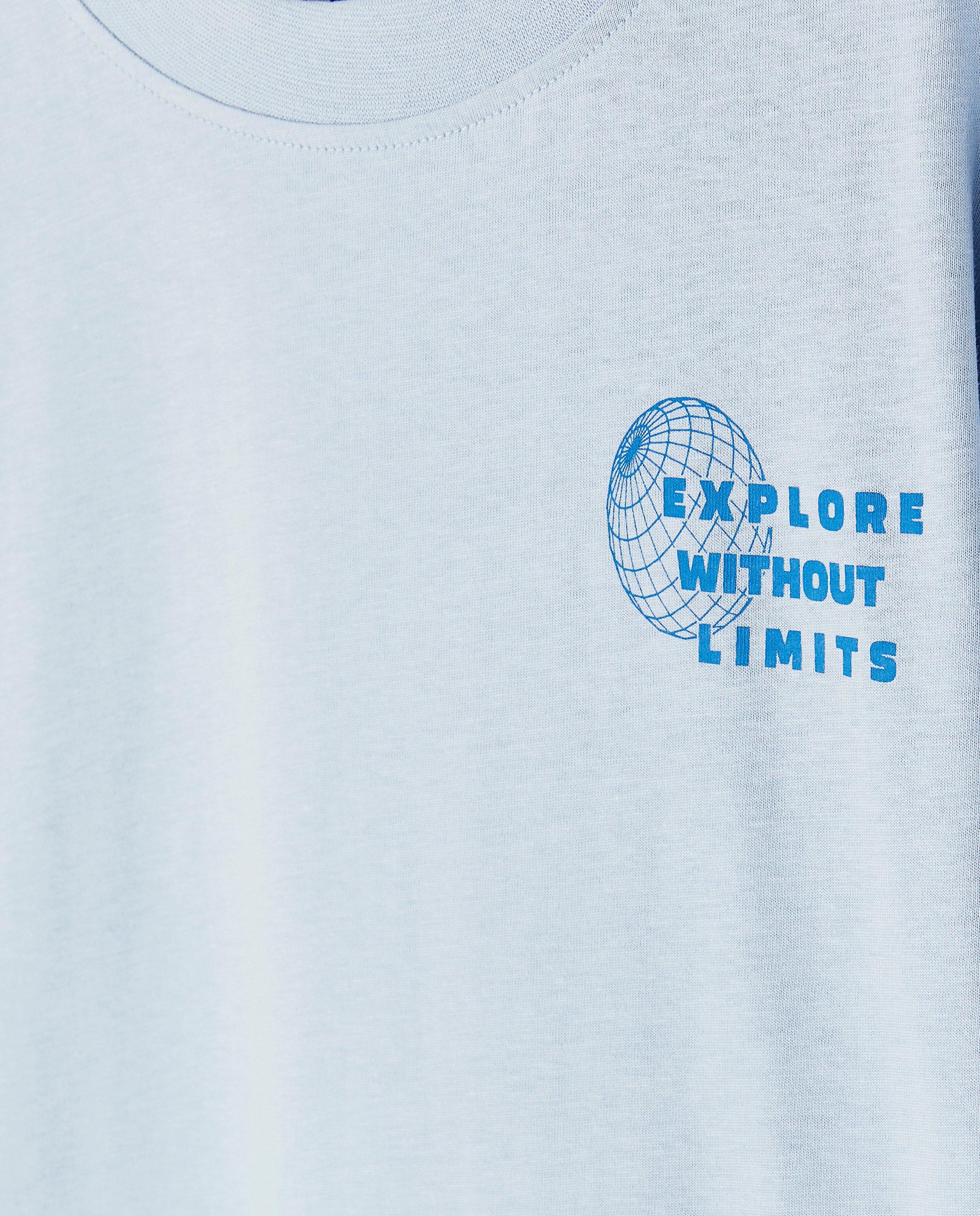 T-shirts - T-shirt avec un imprimé au dos