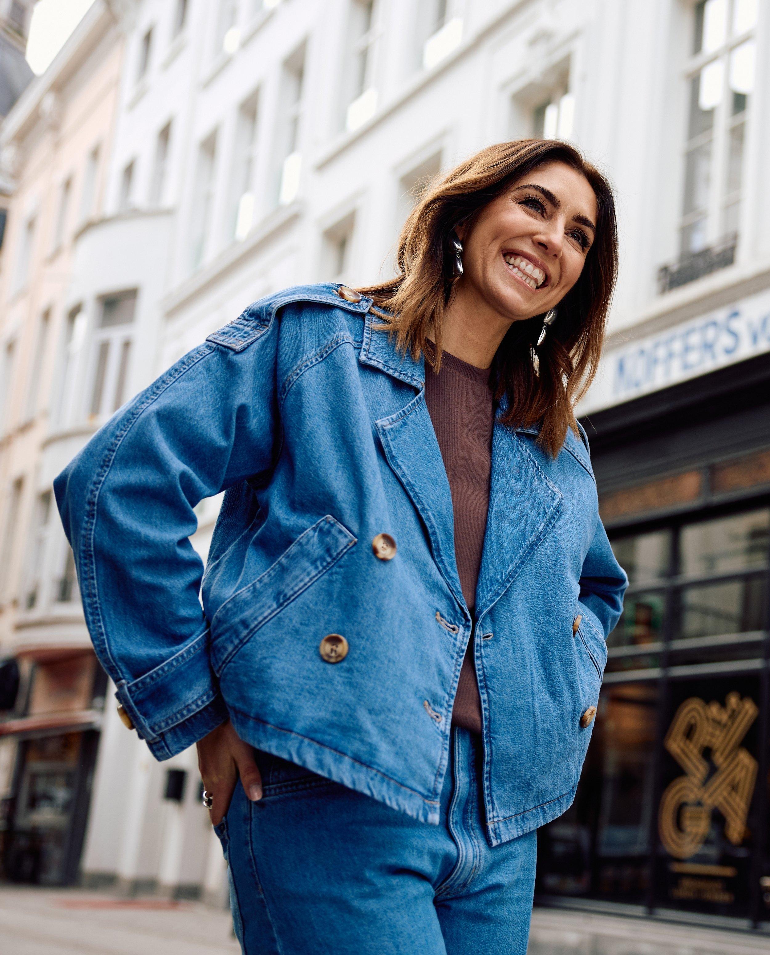 Korte trenchcoat van jeans, oversized fit - Product Detail - blauw - afbeelding nummer 1