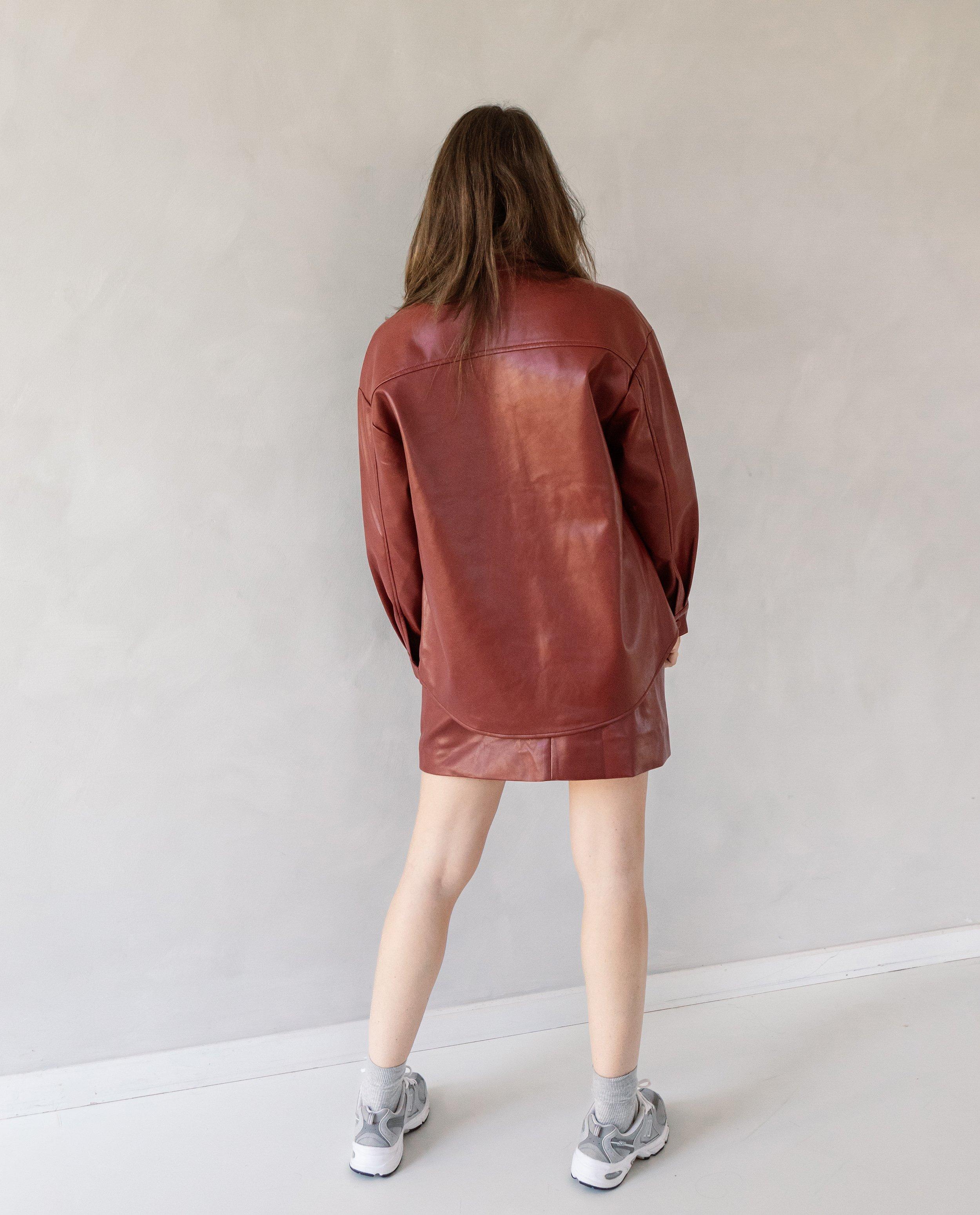 Hemden - Rood hemd van faux leather, Selected by Nanja