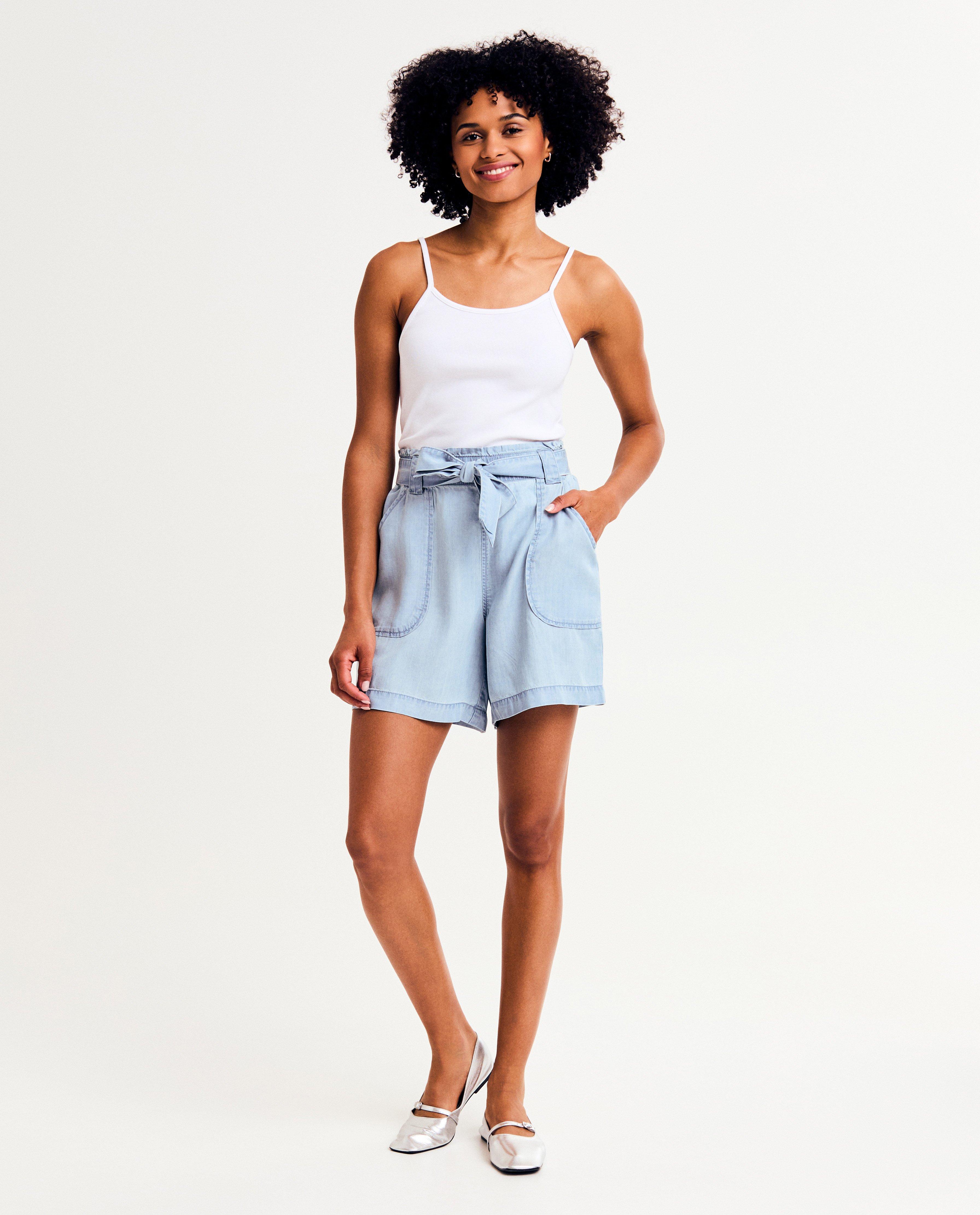 Short bleu clair en jeans - D&eacute;tails du produit - bleu clair - image num&eacute;ro 1