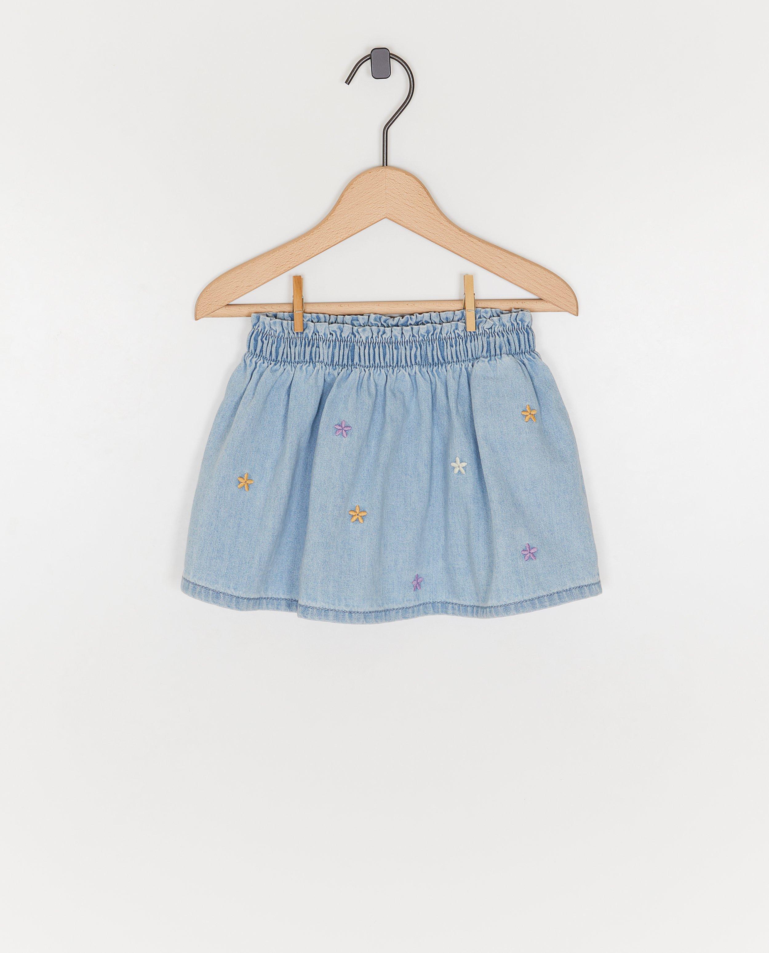 Jeansrok met geborduurde bloemen