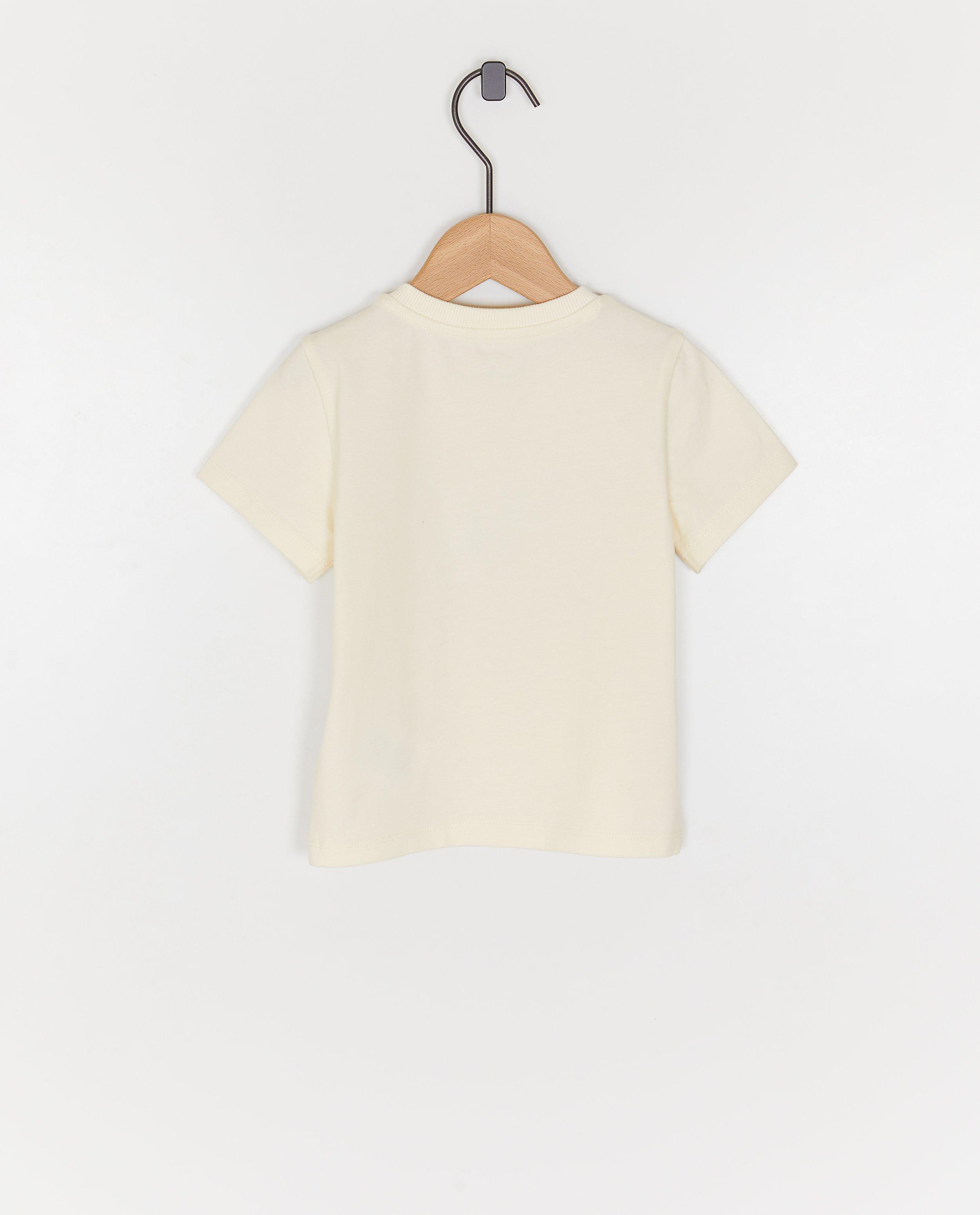 T-shirts - T-shirt met geborduurd opschrift