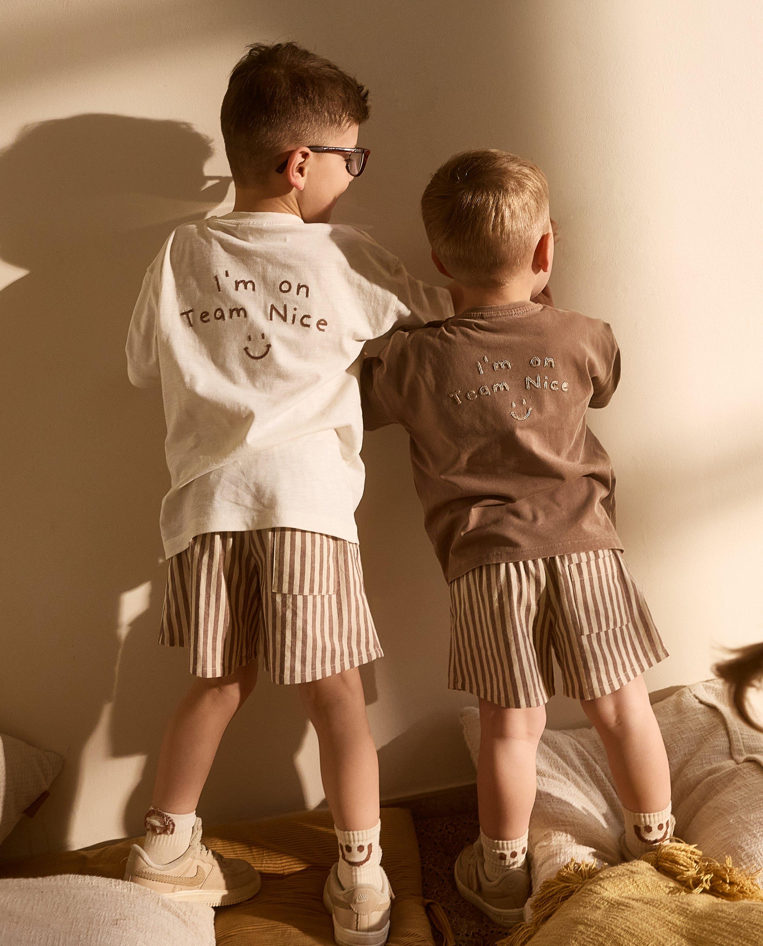 T-shirt met backprint, I'm on Team Nice, unisex, 62-92 - Product Detail - bruin - afbeelding nummer 2