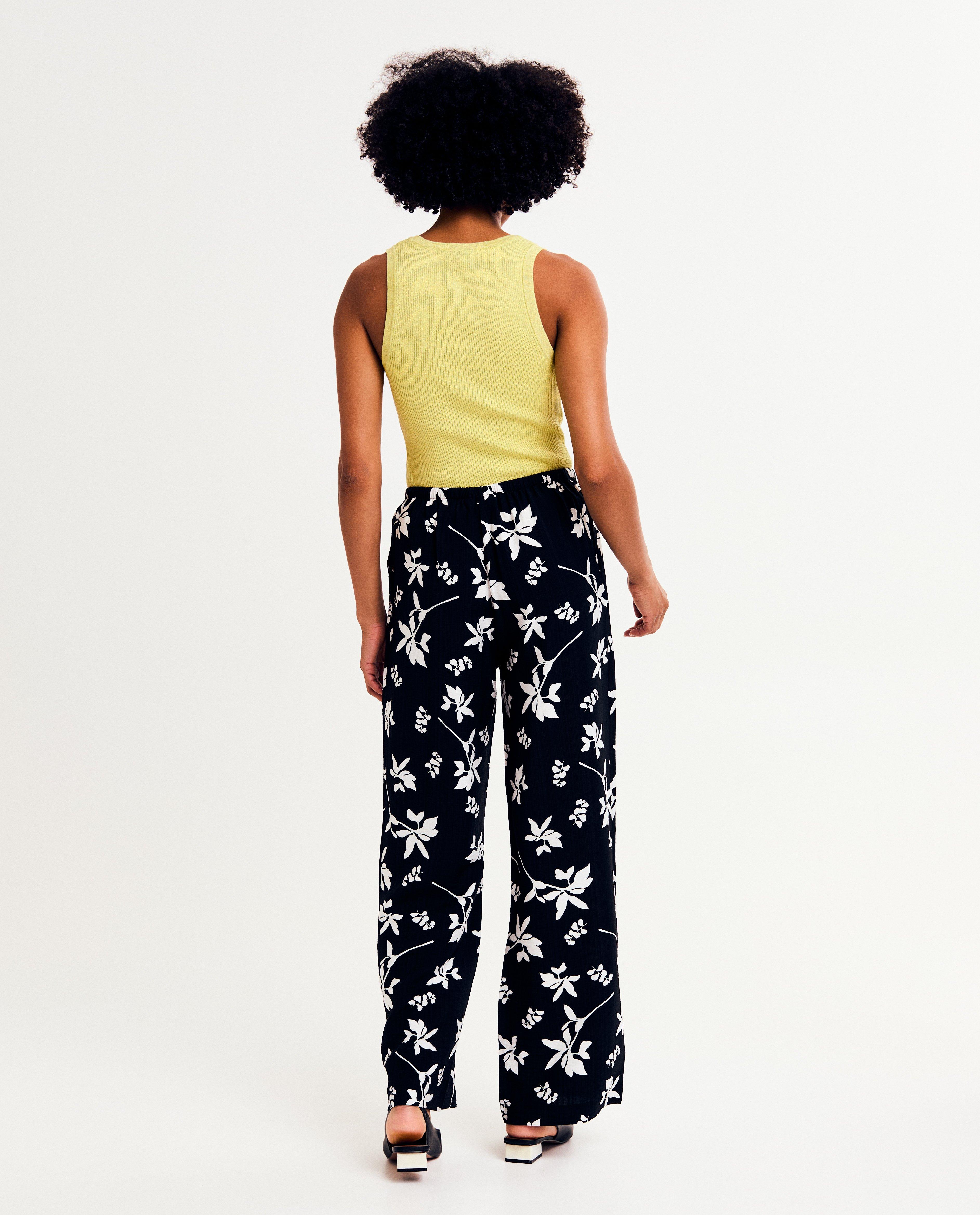 Broek met bloemenprint - Product Detail - zwart - afbeelding nummer 2