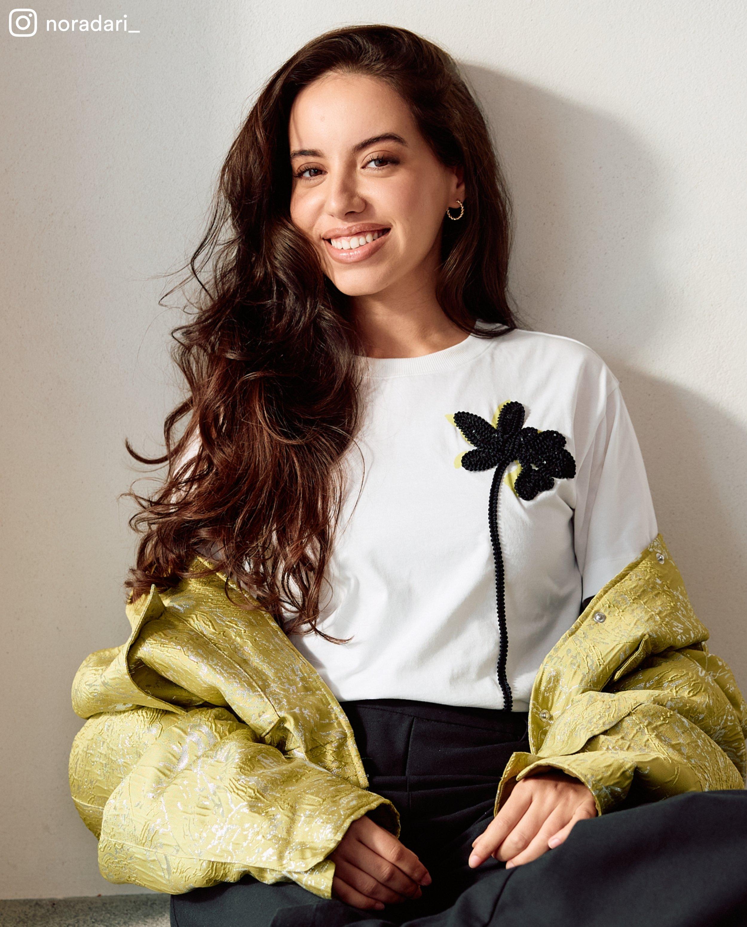 T-shirt met geborduurde bloem - null - Sora