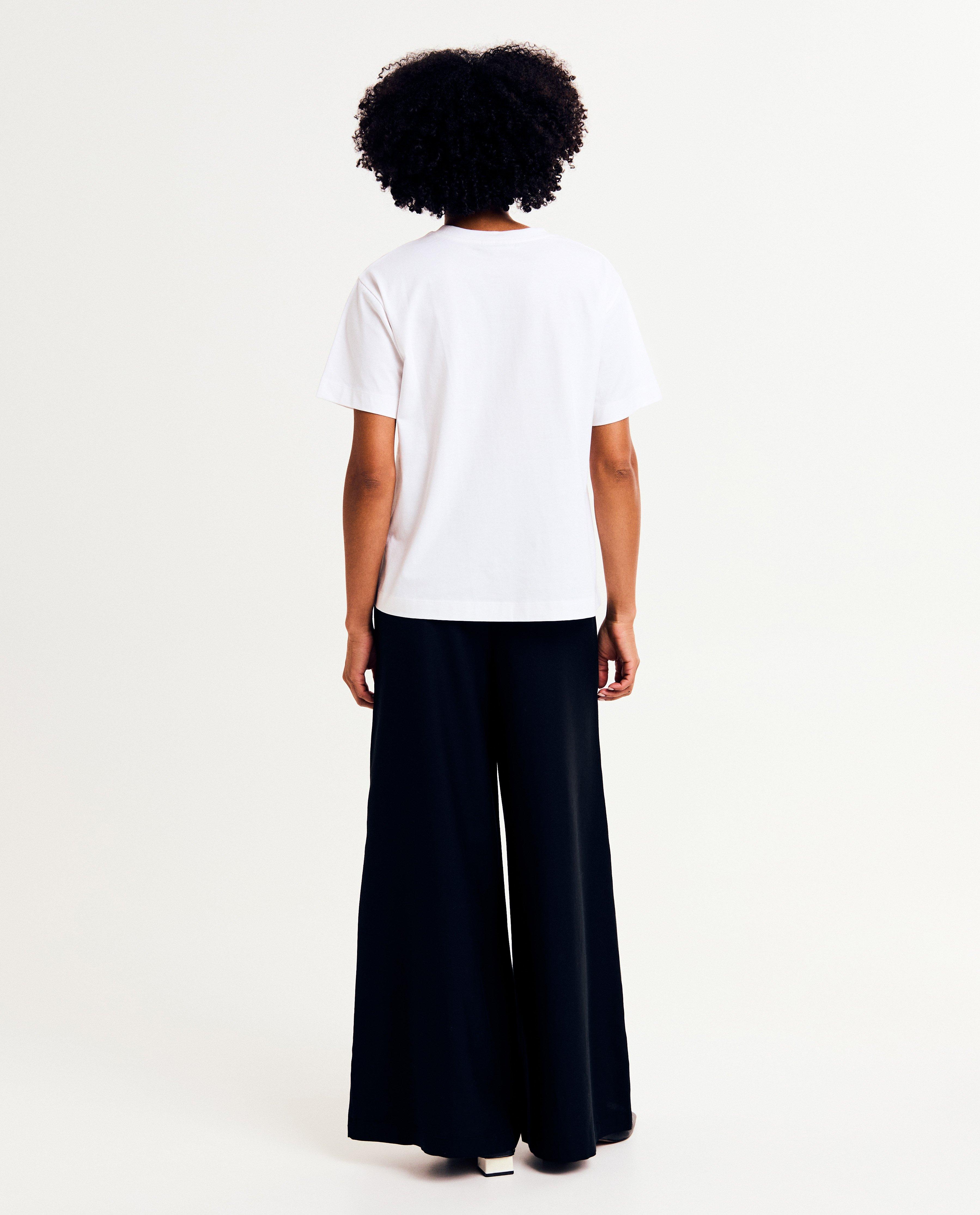 T-shirts - T-shirt met geborduurde bloem