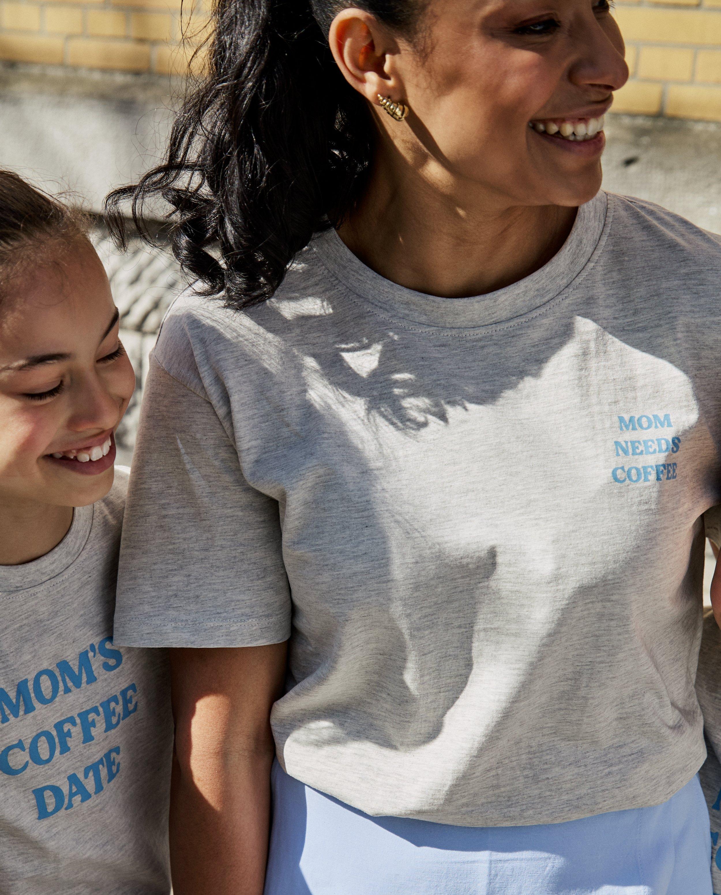 T-shirt Mom needs coffee, XS-XXL