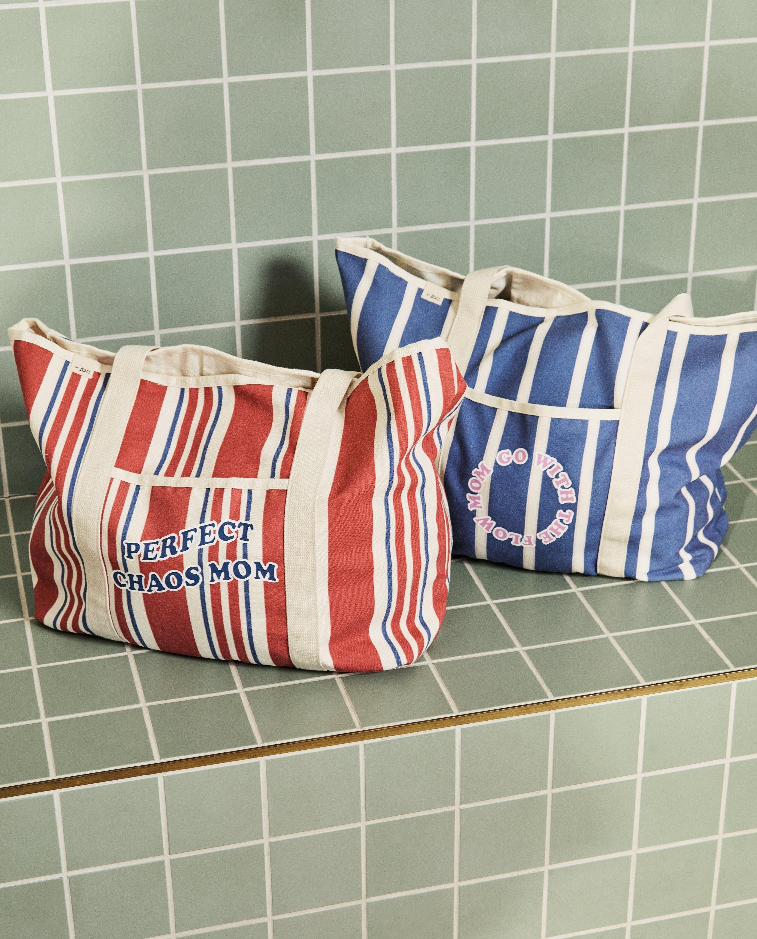 Handtassen - Tas met opschrift Go with the flow mom