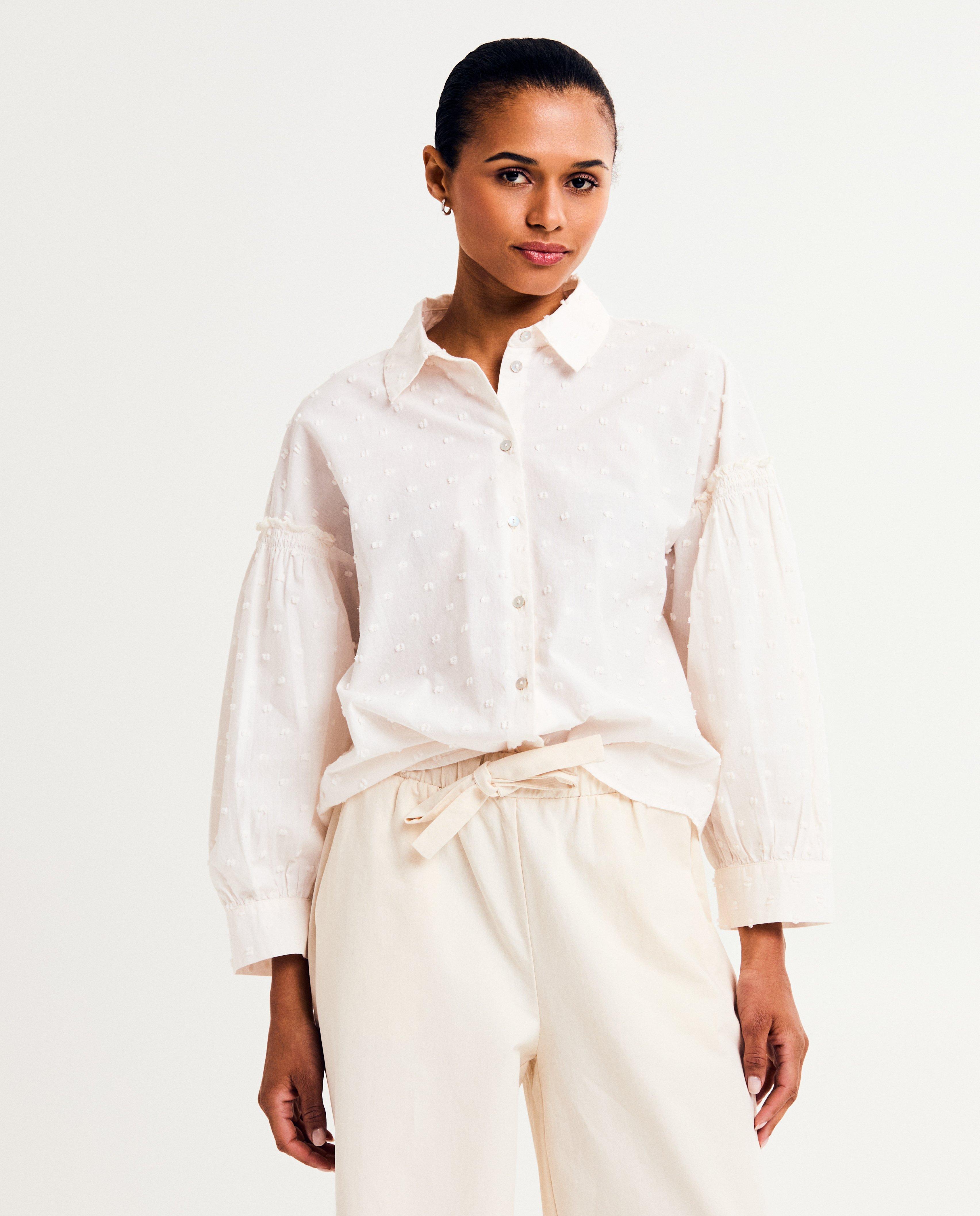 Hemden - Witte blouse met reliëfpatroon