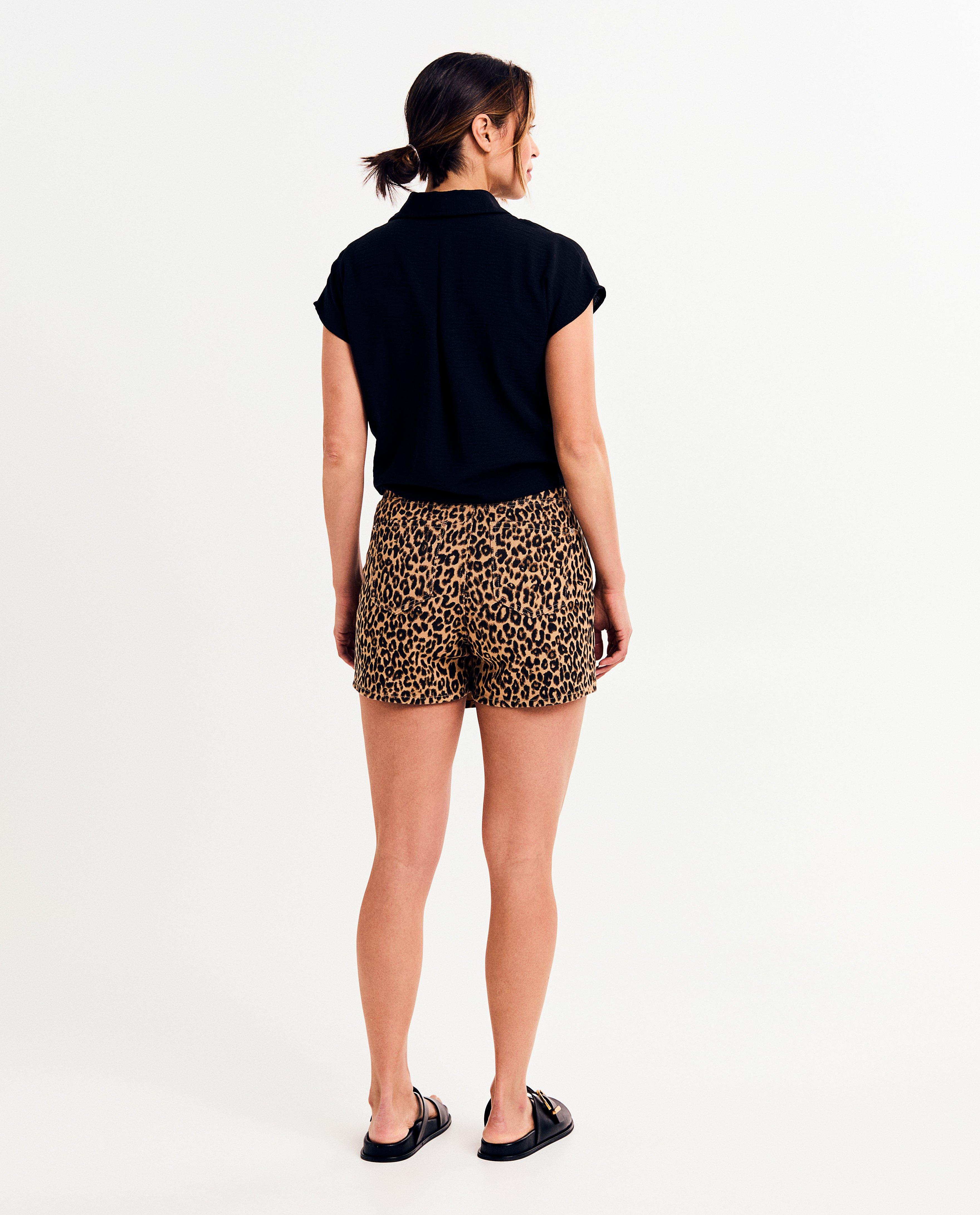 Shorts - Short en jean avec imprimé léopard