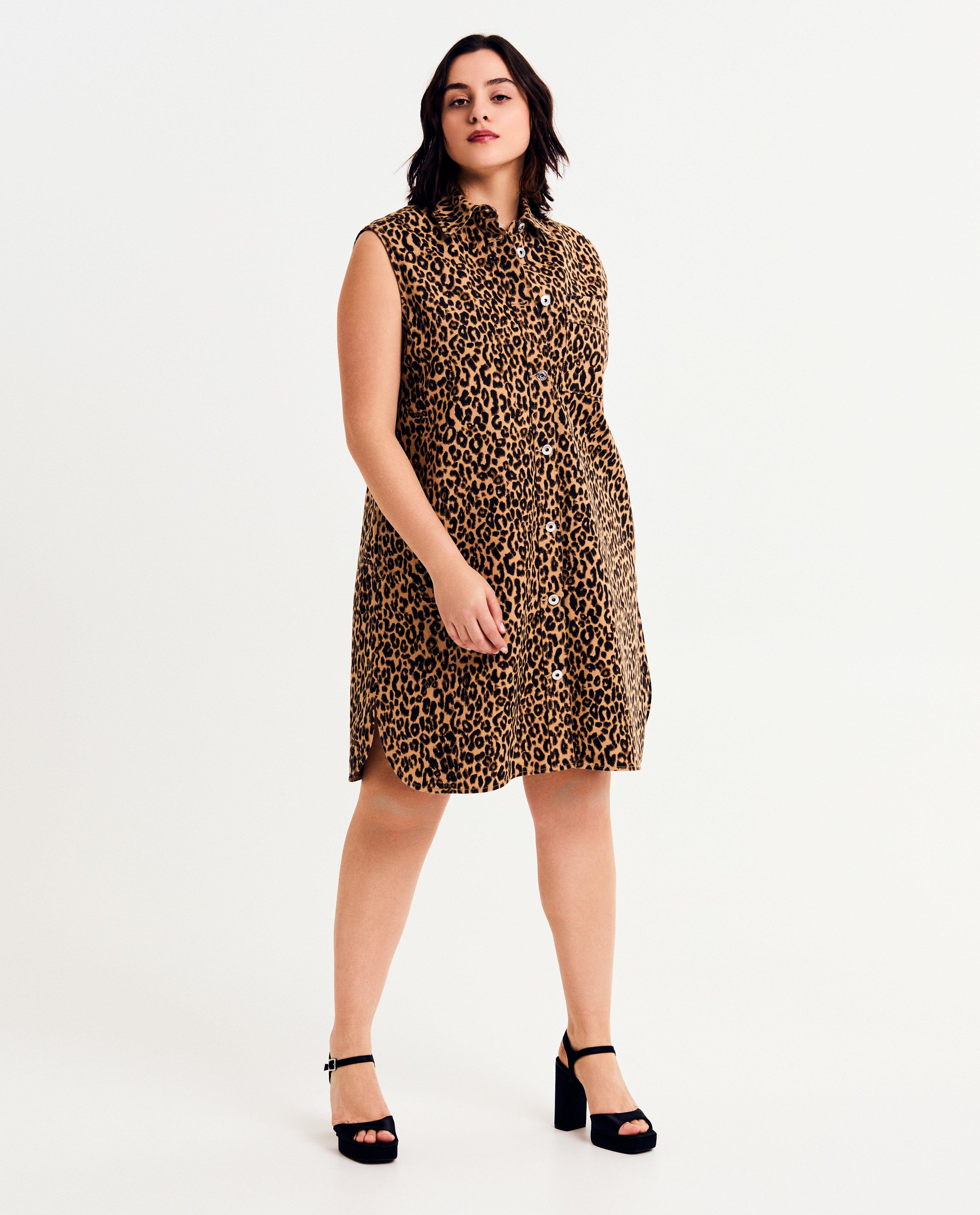 Kleedjes - Mouwloze jeansjurk met luipaardprint