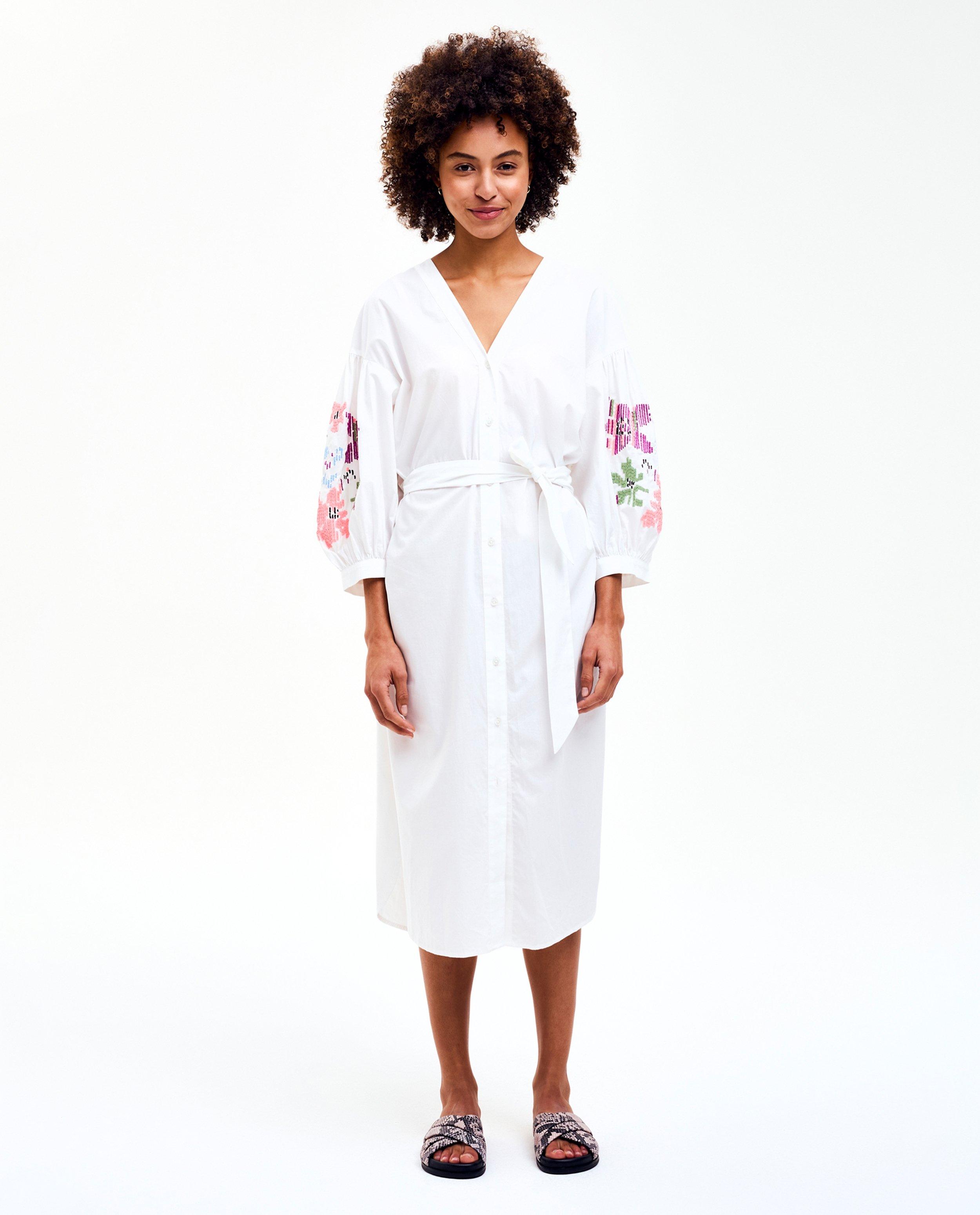 Jurk met bloemen van parels
