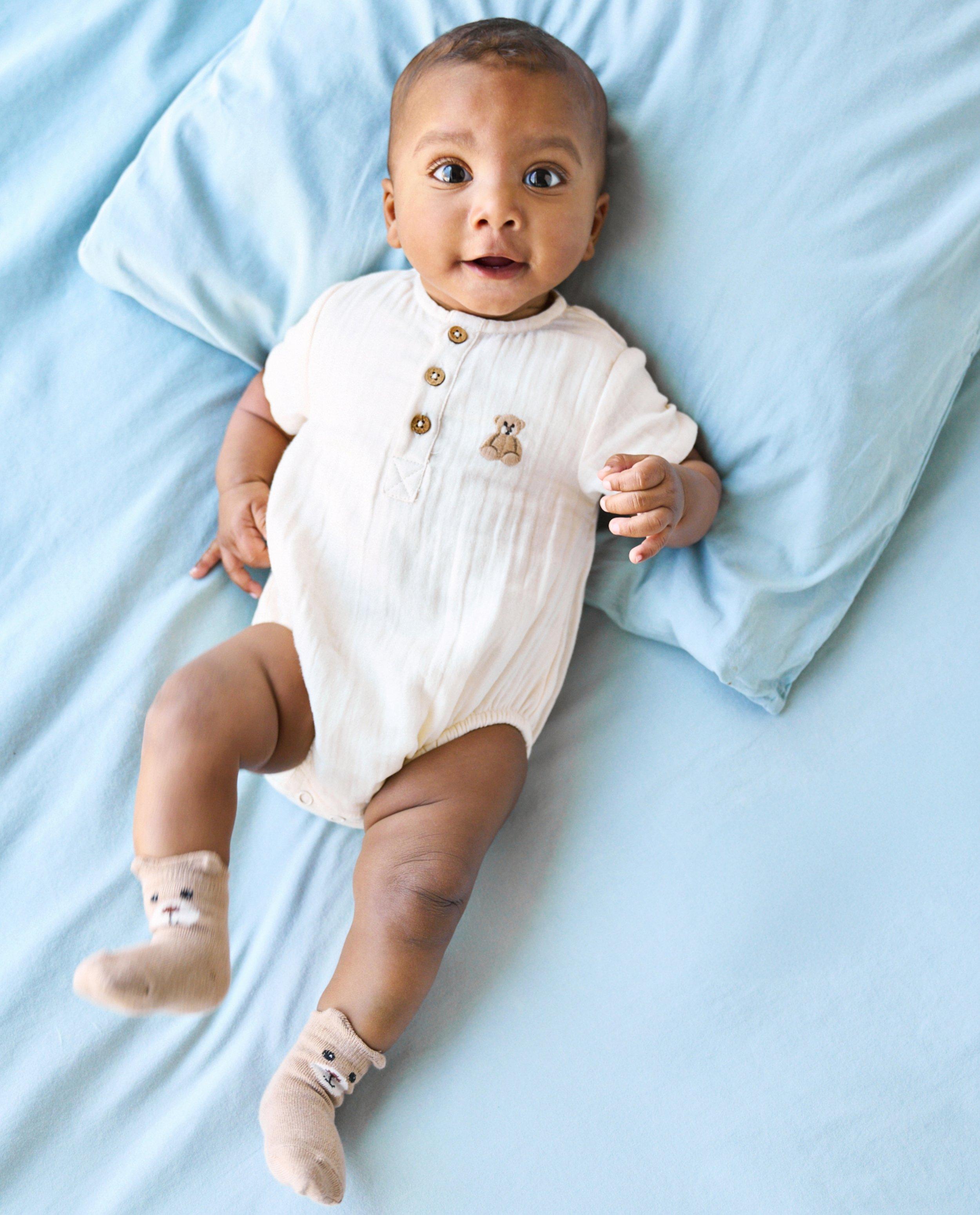 Grenouill&egrave;re en t&eacute;tra avec un ourson brod&eacute; - D&eacute;tails du produit - blanc - image num&eacute;ro 1