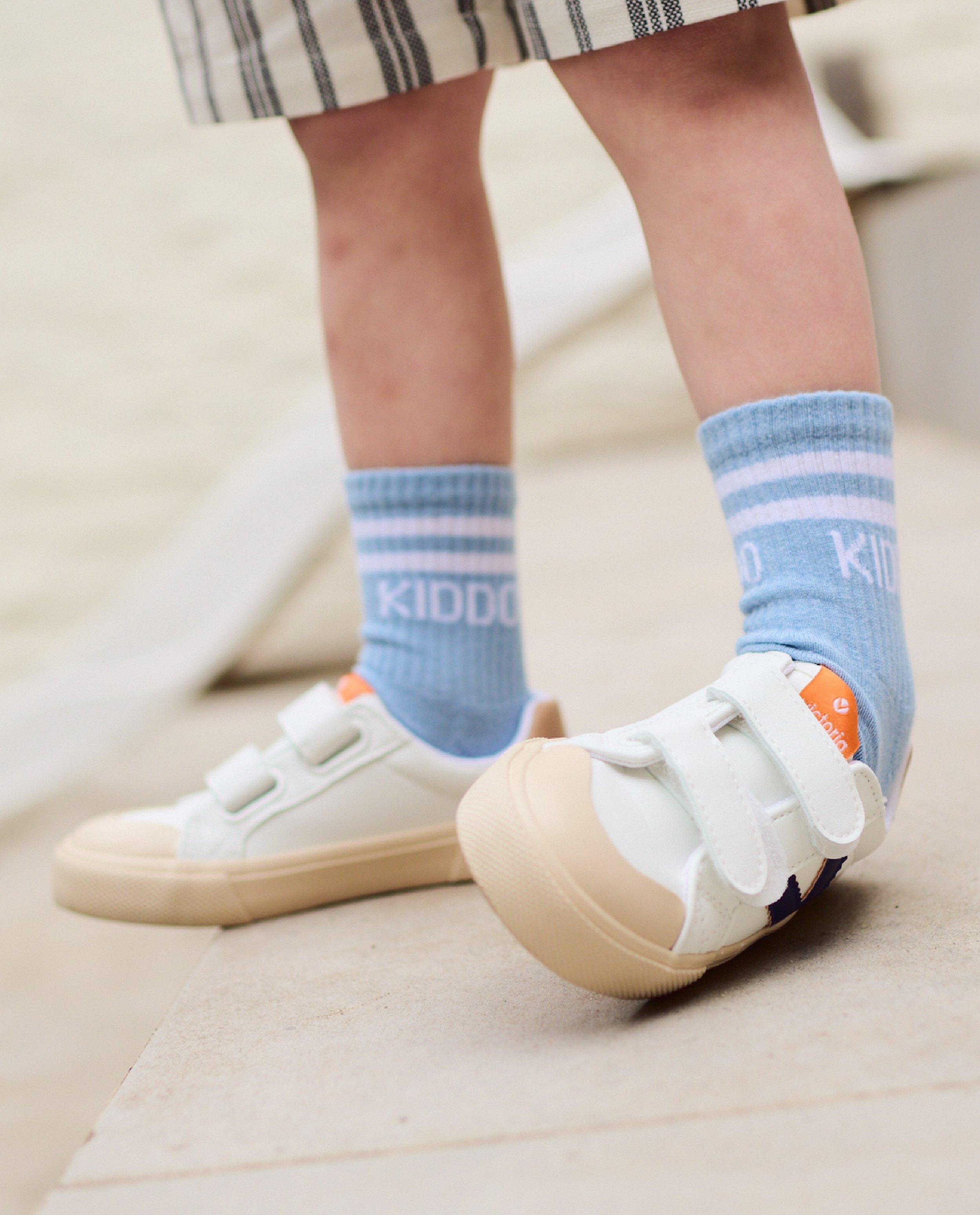 Kousen met opschrift Kiddo, 26-34 - null - Familystories