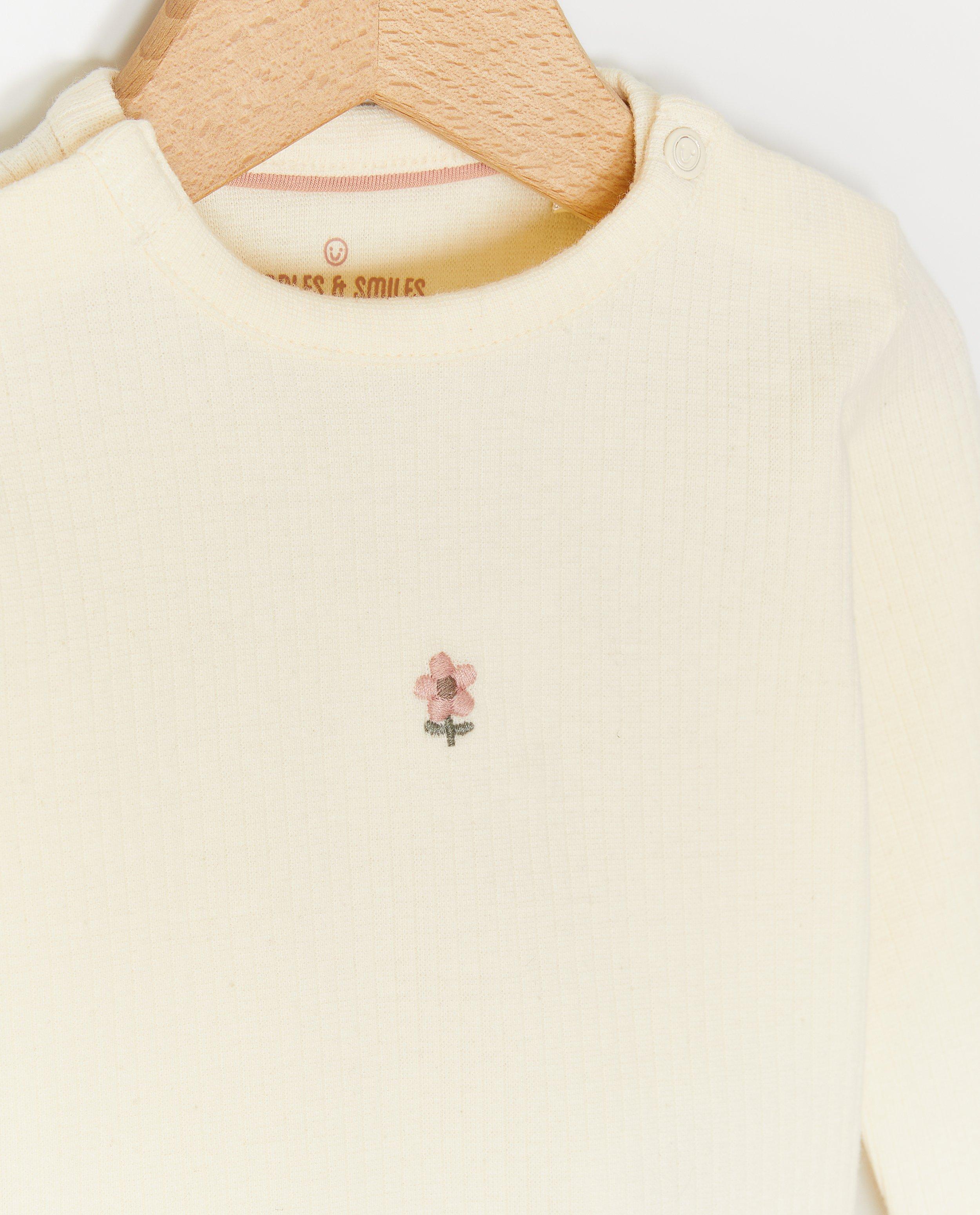 T-shirts - Longsleeve met geborduurd bloempje