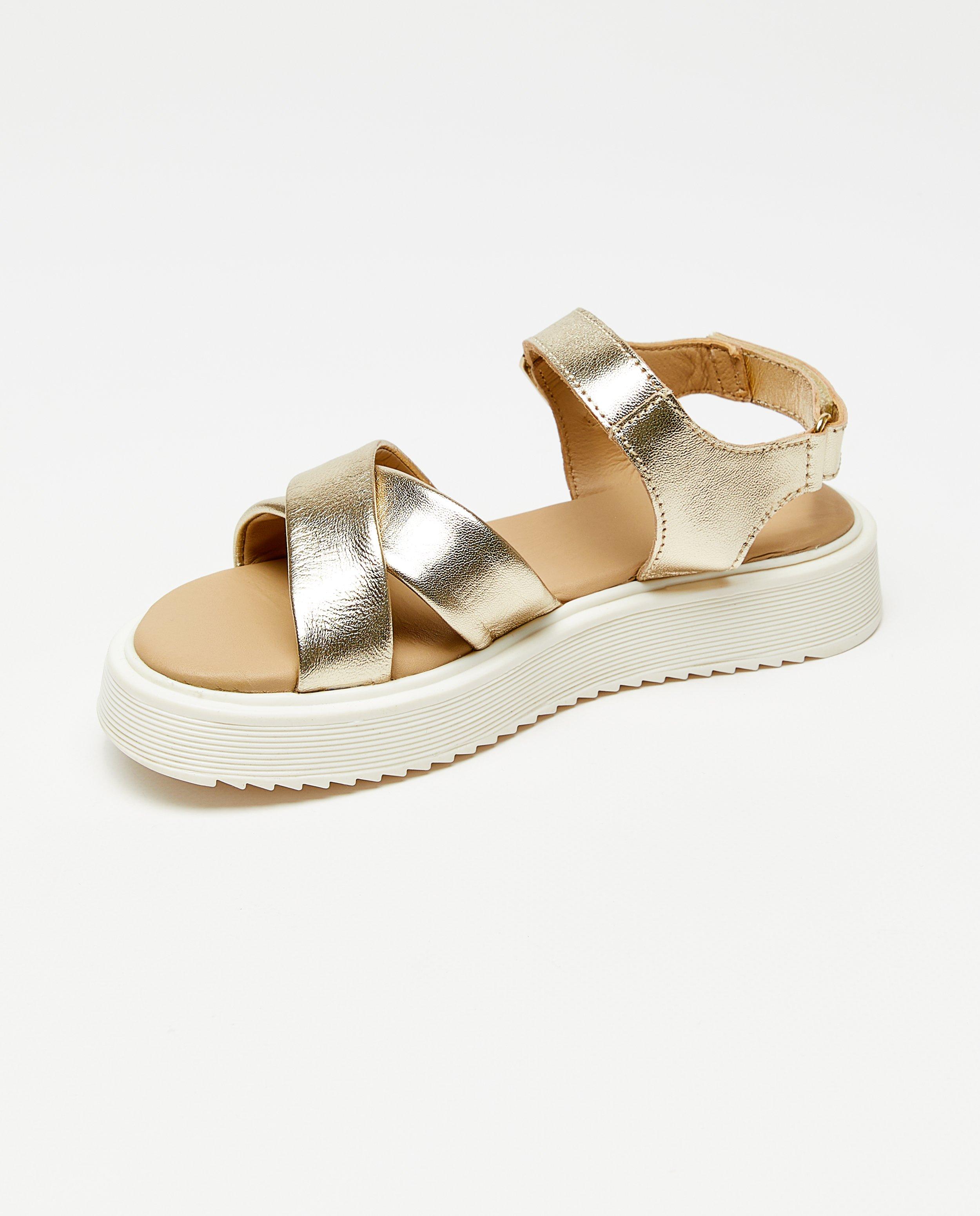 Metallic sandalen, maat 31-35 - Product Detail - donkergeel - afbeelding nummer 2